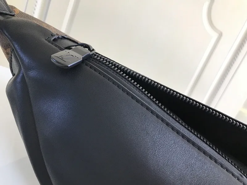 All categories 💚 Top version men’s bags 💚 LV 2023 new LV chest bag
