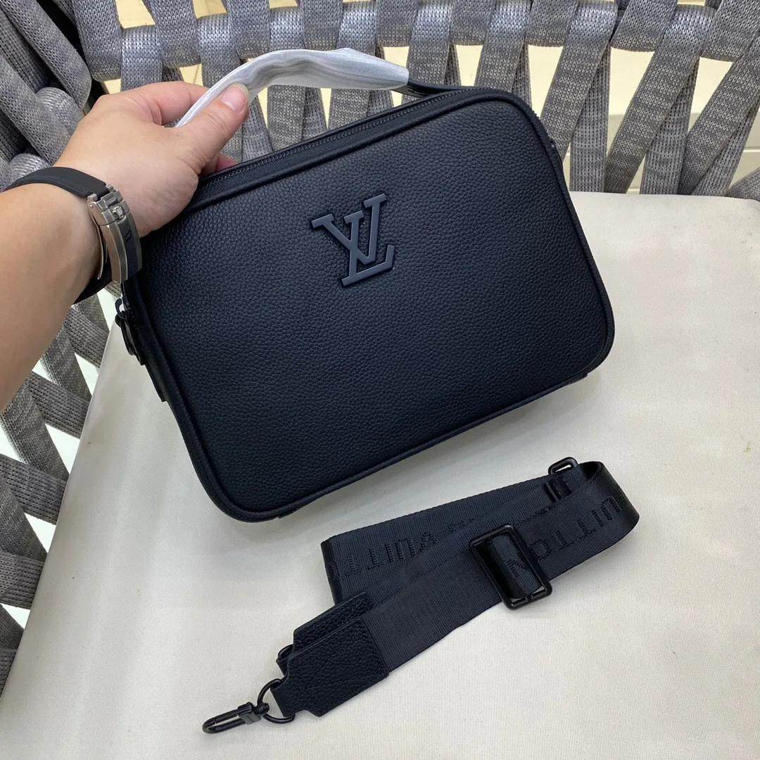 All categories 💚 Top version men’s bags 💚 LV 2024 new LV printed embossed messenger bag