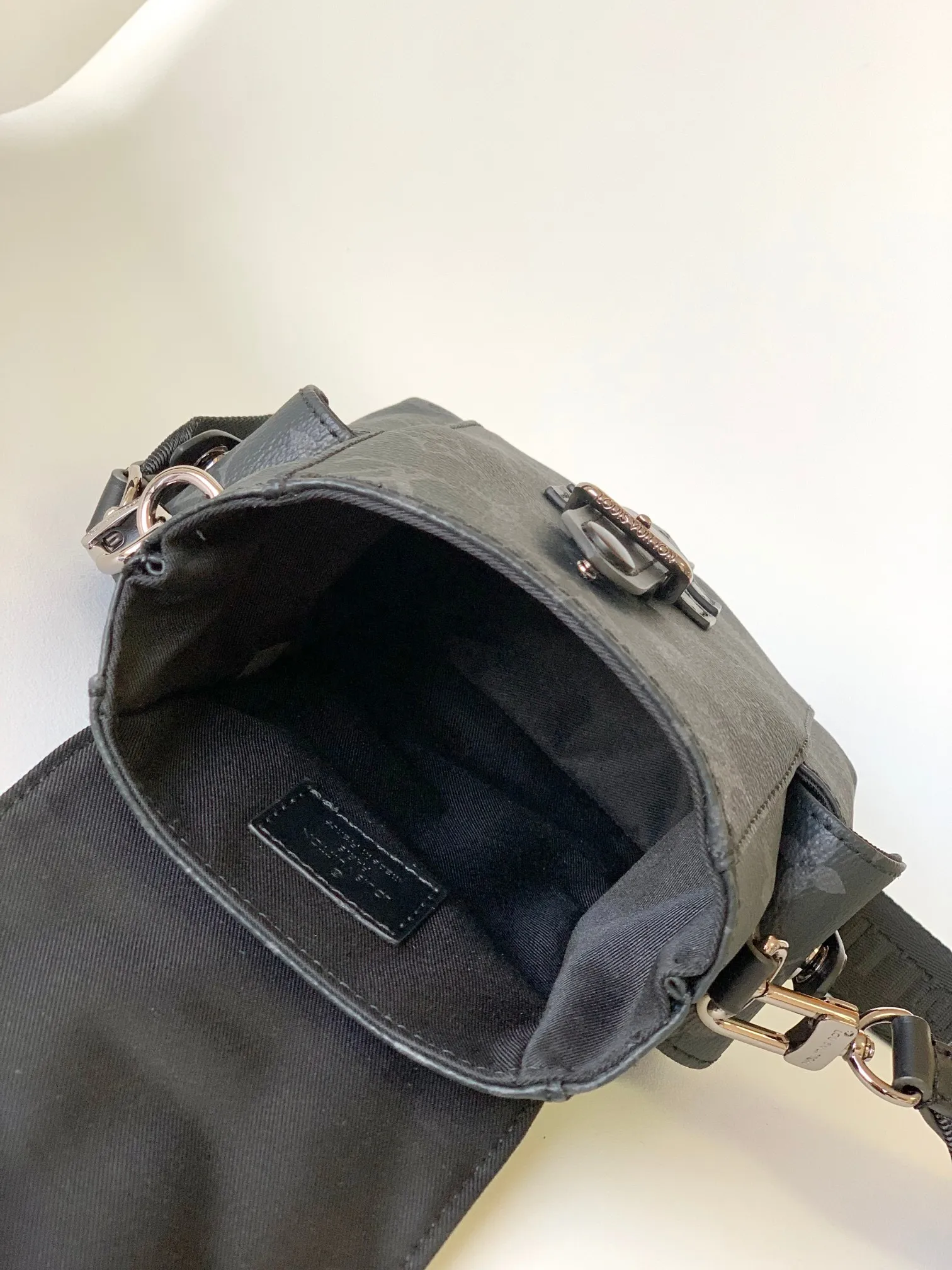 All categories 💚 Top version men’s bags 💚 LV 2023 new LV crossbody bag