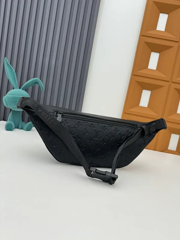 All categories 💚 Top version men’s bags 💚 LV 2024 new LV chest bag