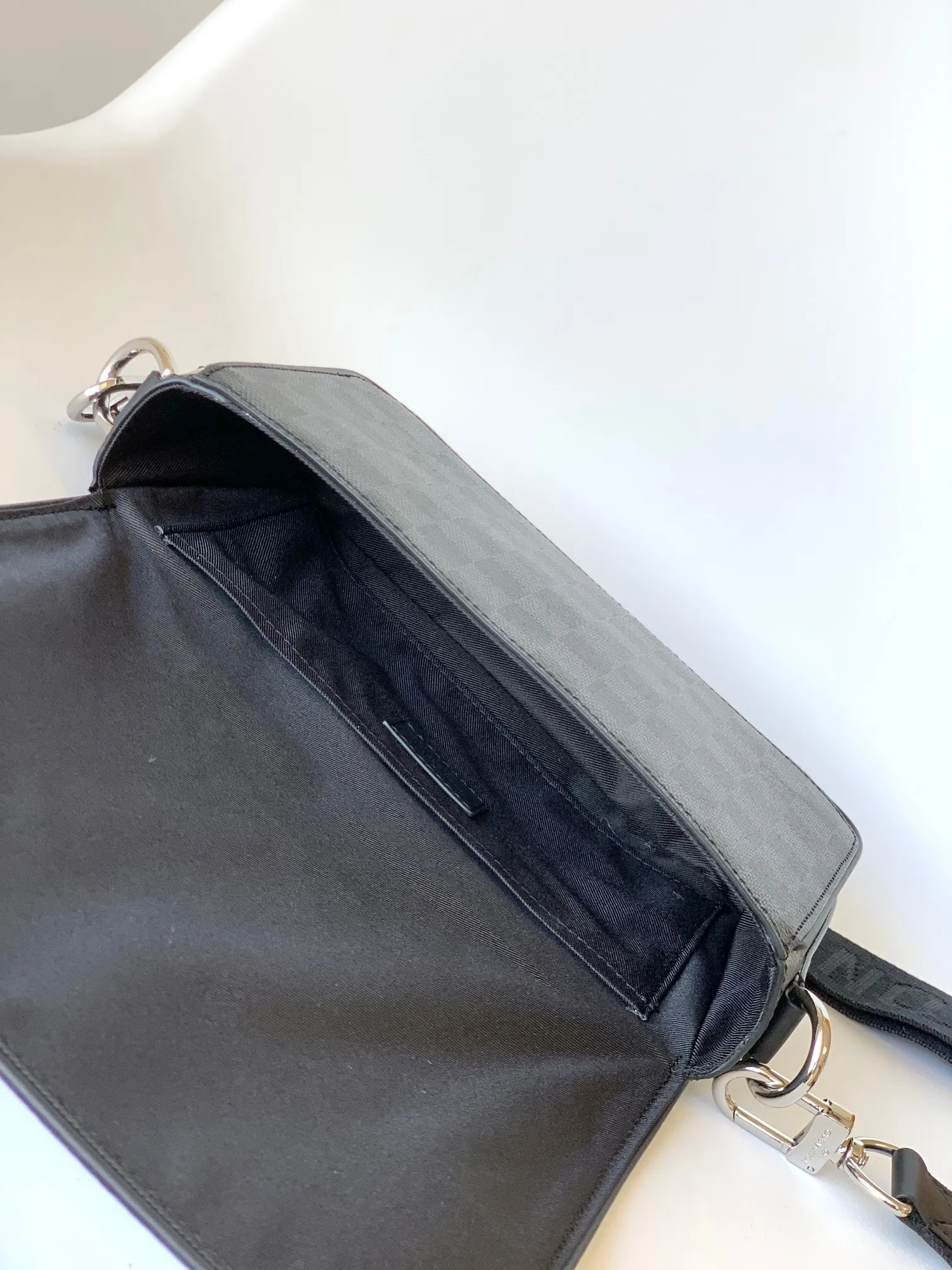All categories 💚 Top version men’s bags 💚 LV 2023 new LV crossbody bag