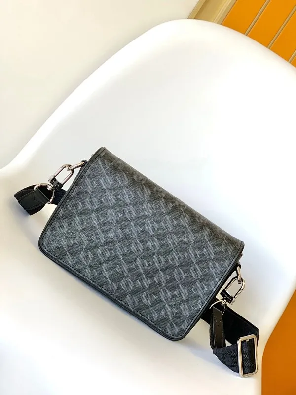 All categories 💚 Top version men’s bags 💚 LV 2023 new LV crossbody bag