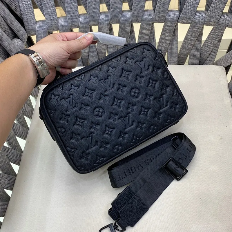 All categories 💚 Top version men’s bags 💚 LV 2024 new LV printed embossed messenger bag