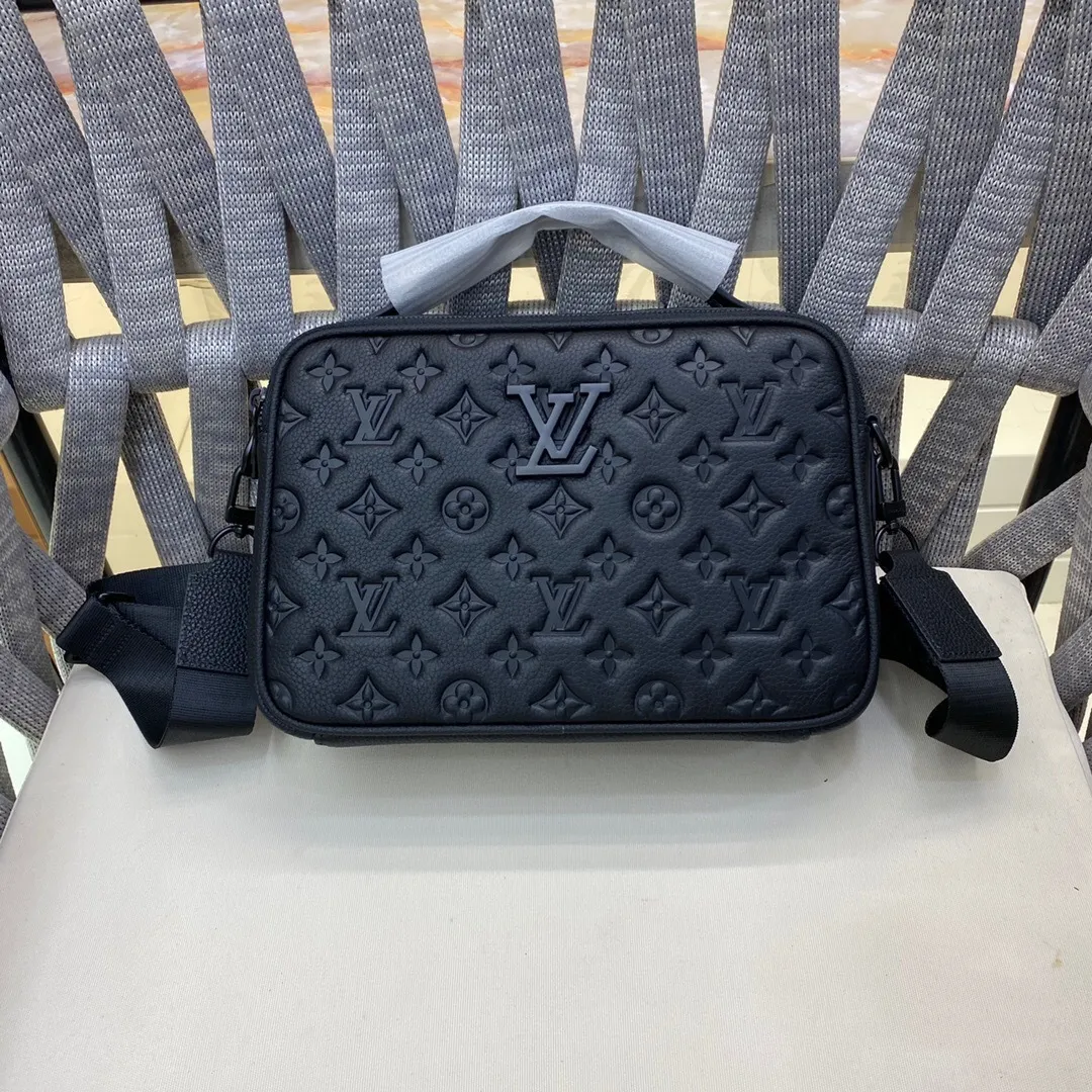 All categories 💚 Top version men’s bags 💚 LV 2024 new LV printed embossed messenger bag