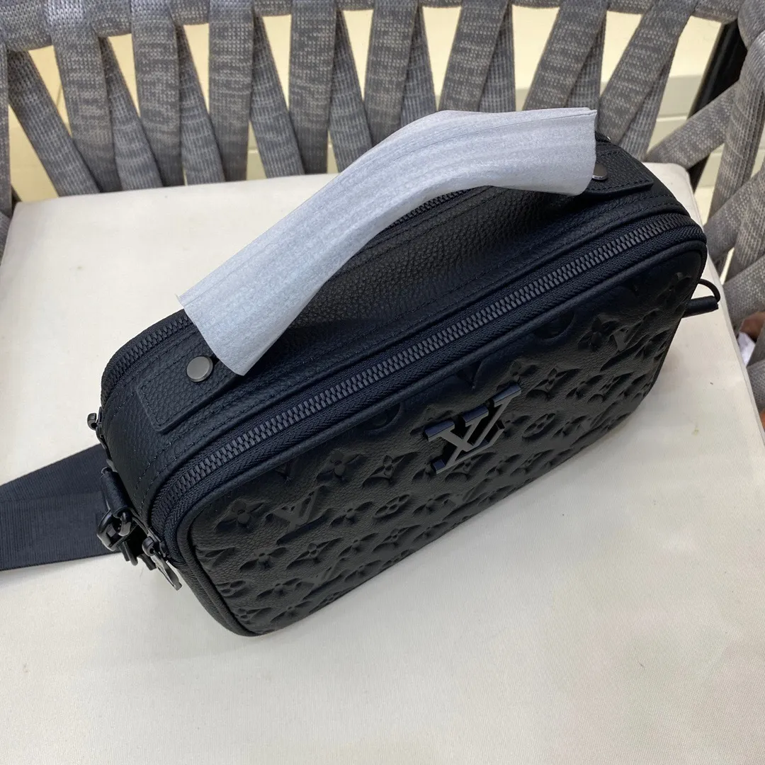 All categories 💚 Top version men’s bags 💚 LV 2024 new LV printed embossed messenger bag