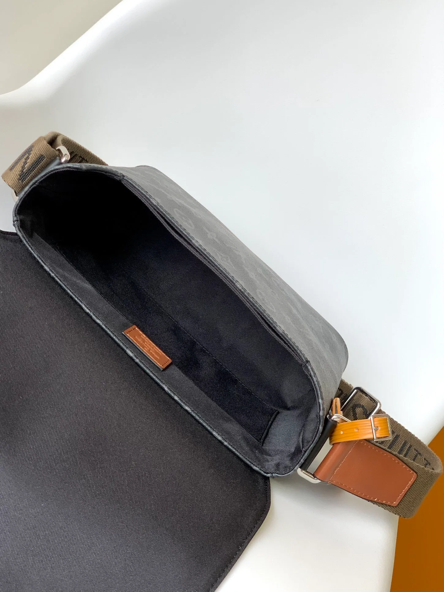 All categories 💚 Top version men’s bags 💚 LV 2025 new LV crossbody bag