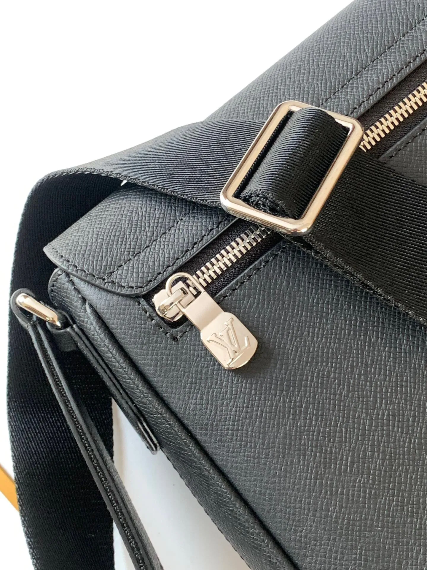All categories 💚 Top version men’s bags 💚 LV 2024 official website new LV crossbody bag