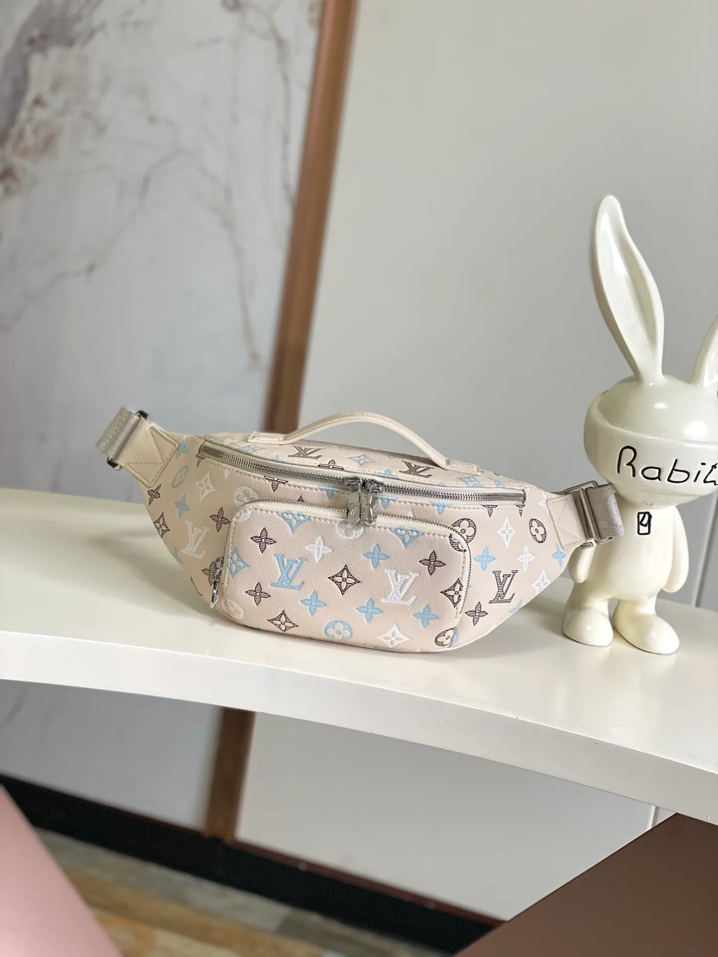 All Categories 💚 Top Version Men’s Bags 💚 LV 2026 Fashion LV Genuine Leather Belt Bag