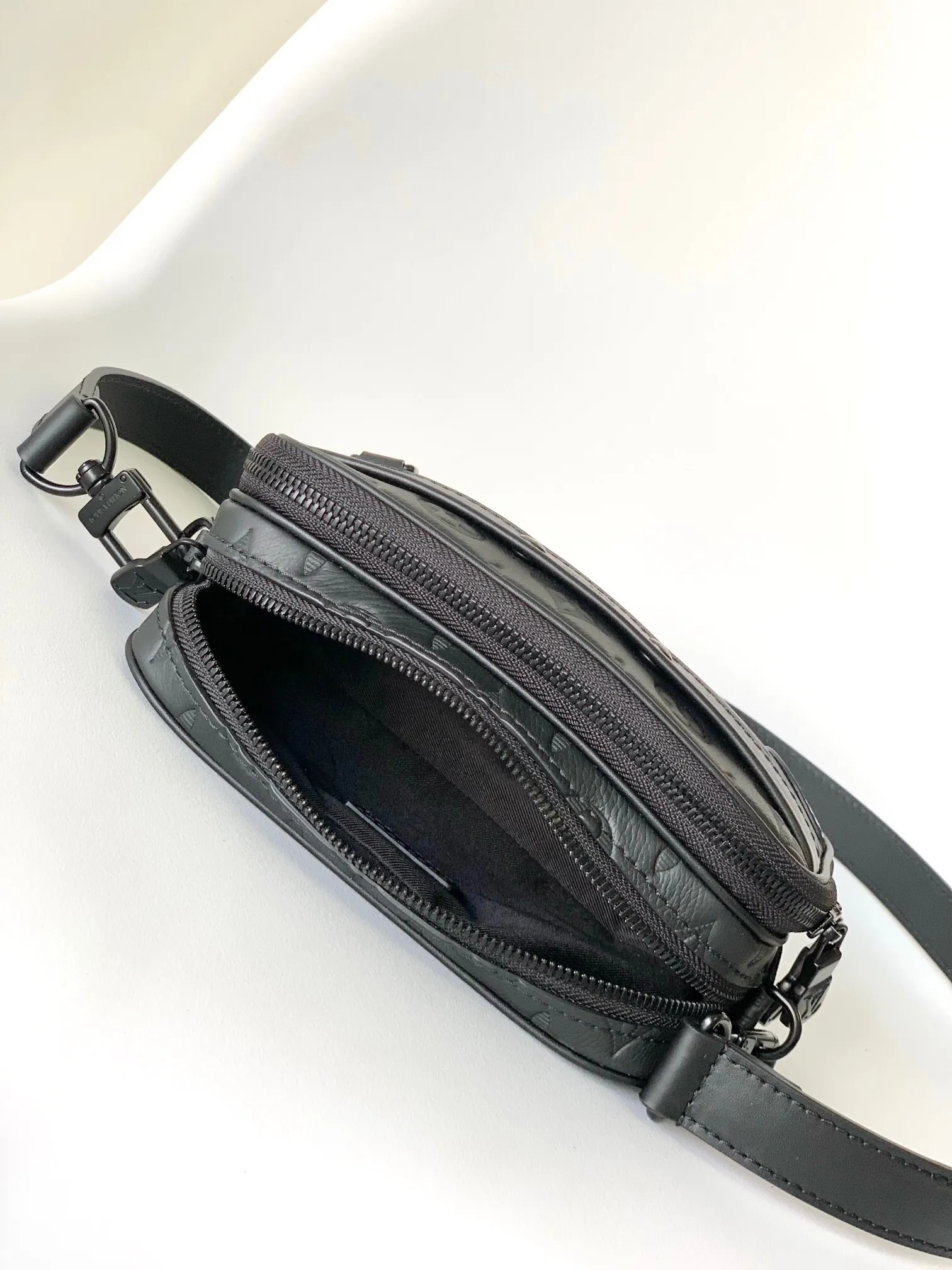 All categories 💚 Top version men’s bags 💚 LV 2025 official website new LV crossbody bag