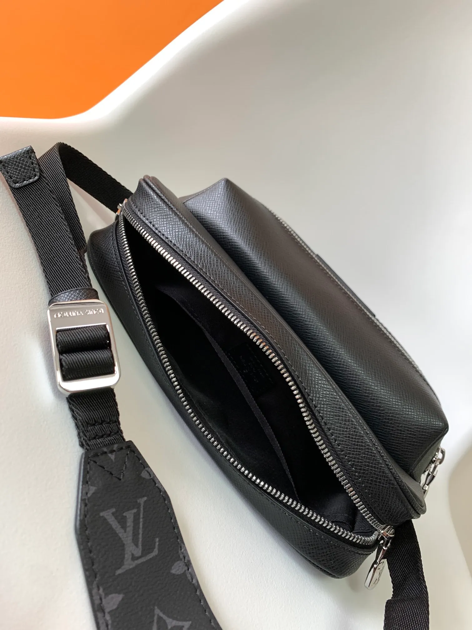 All categories 💚 Top version men’s bags 💚 LV 2024 new LV crossbody bag