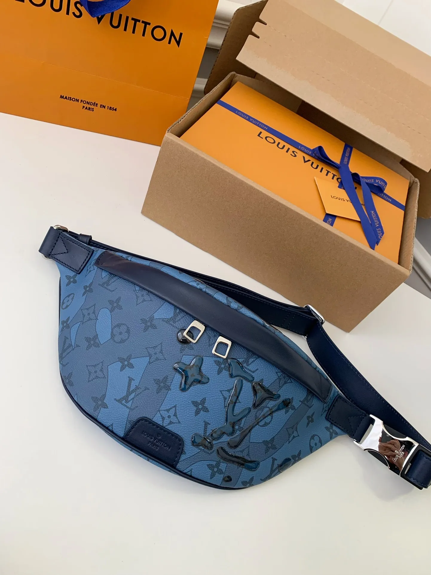 All categories 💚 Top version men’s bags 💚 LV 2023 new LV chest bag