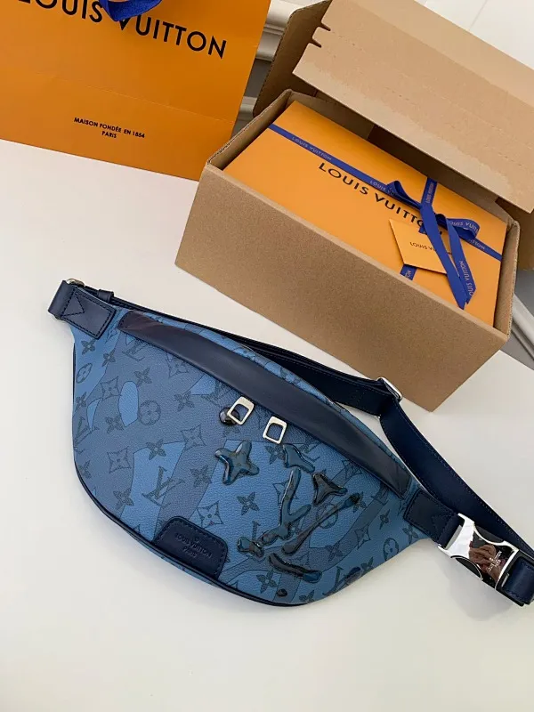 All categories 💚 Top version men’s bags 💚 LV 2023 new LV chest bag
