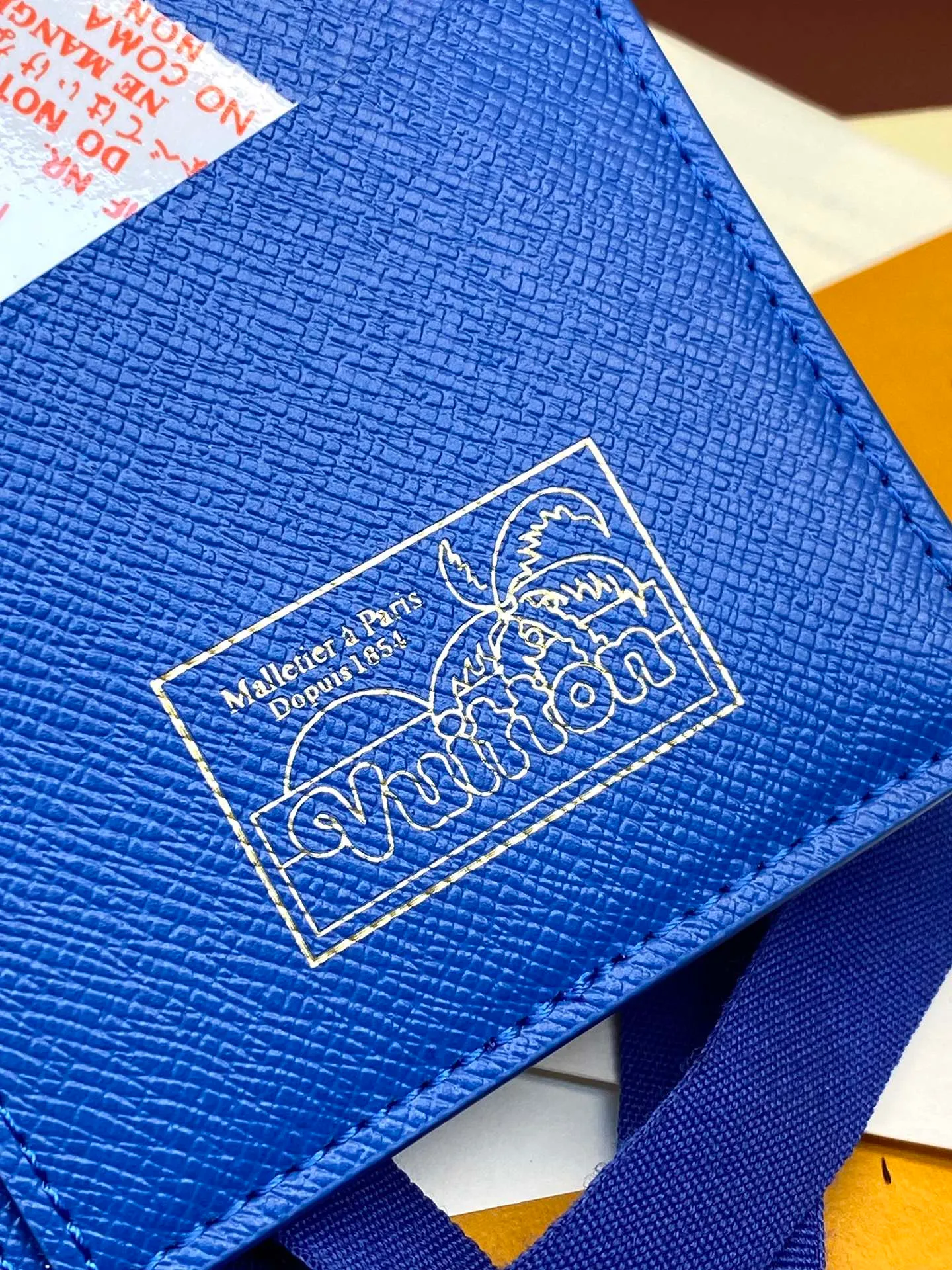 M61697 Skateboard 🛹 Bright blue! Crafted from the new signature Monogram Eclipse canvas, this tough wallet is small enough to fit into a jacket's breast pocket while easily holding coins, credit cards and receipts. Size: 19X10cm. 💰420