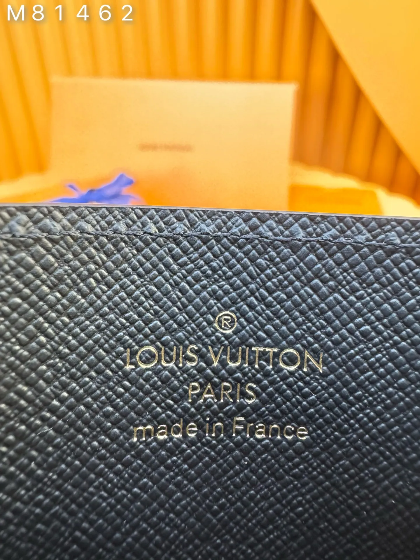 M81462 "Special Duty Free" ♻️[Official Special Edition·First Class Material·All Steel Hardware·French Chip·Full Packaging] Elegant and well thought out, this LV Side-Up card holder combines Monogram and Monogram reverse canvas. Designed for everyday use, this accessory has three vertical card slots and three wide horizontal card slots, ideal for storing tickets, receipts, as well as credit cards, visits and transportation. 11.7x8.5x0.7cm💰420
