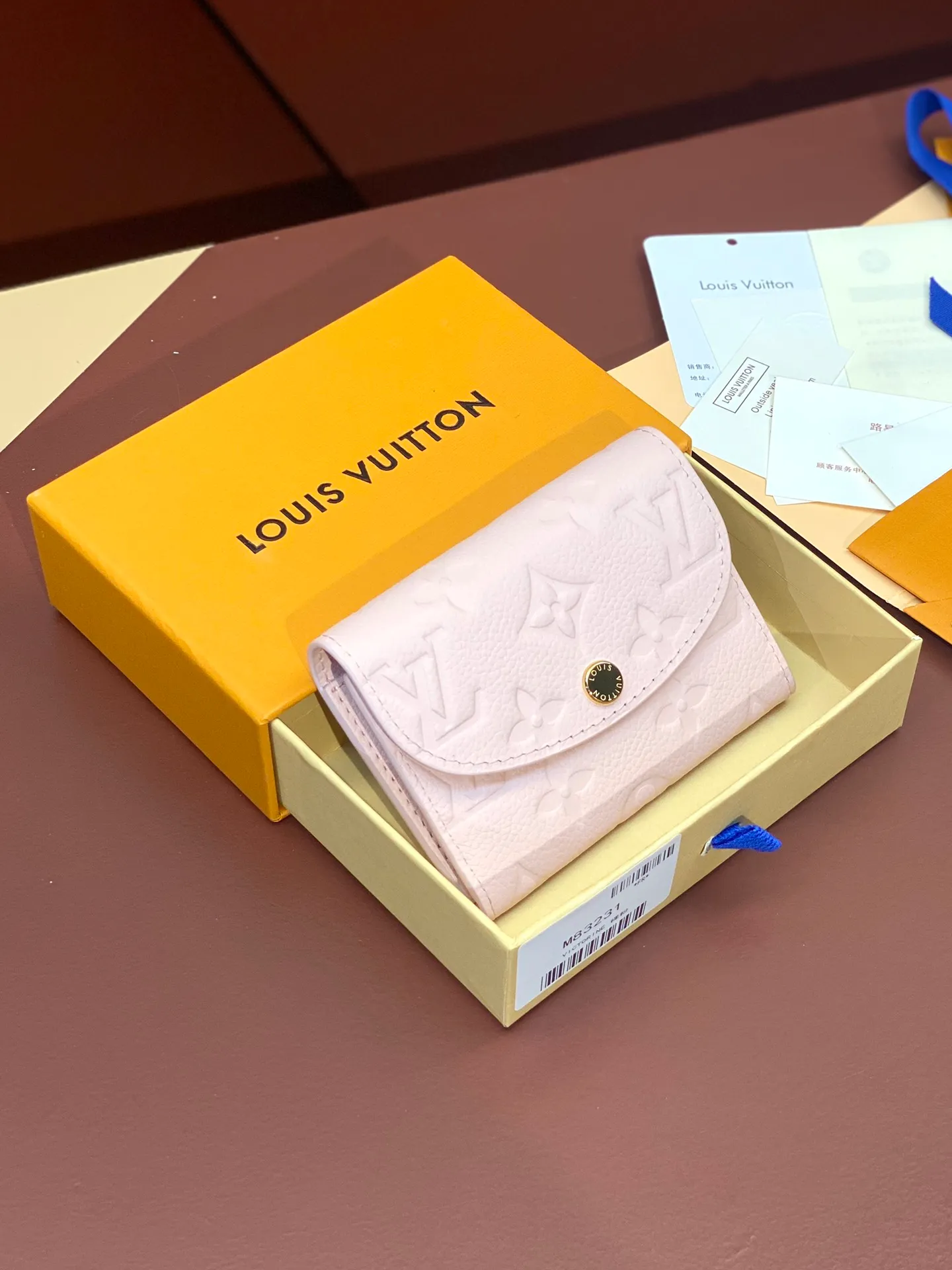 💰400 M83231! Nude pink! Made of top layer cowhide! Women's Coin Purse Card Holder Small and exquisite but extremely practical, this colorful envelope-style coin purse is the perfect companion for modern women in urban life. It is compact and can be easily carried in a bag or even a pocket. Size: 11×8cm. .