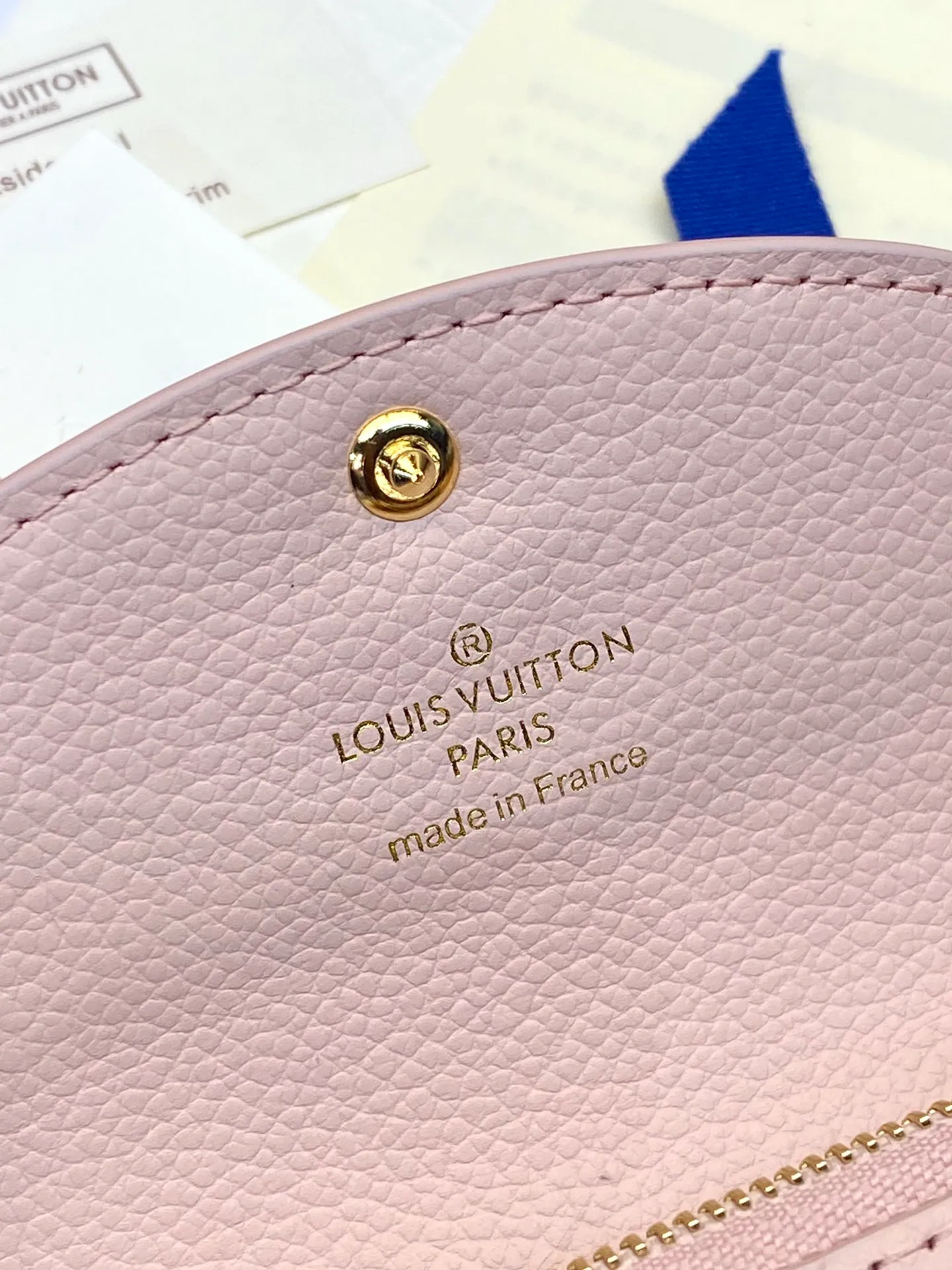 💰400 M83231! Nude pink! Made of top layer cowhide! Women's Coin Purse Card Holder Small and exquisite but extremely practical, this colorful envelope-style coin purse is the perfect companion for modern women in urban life. It is compact and can be easily carried in a bag or even a pocket. Size: 11×8cm. .