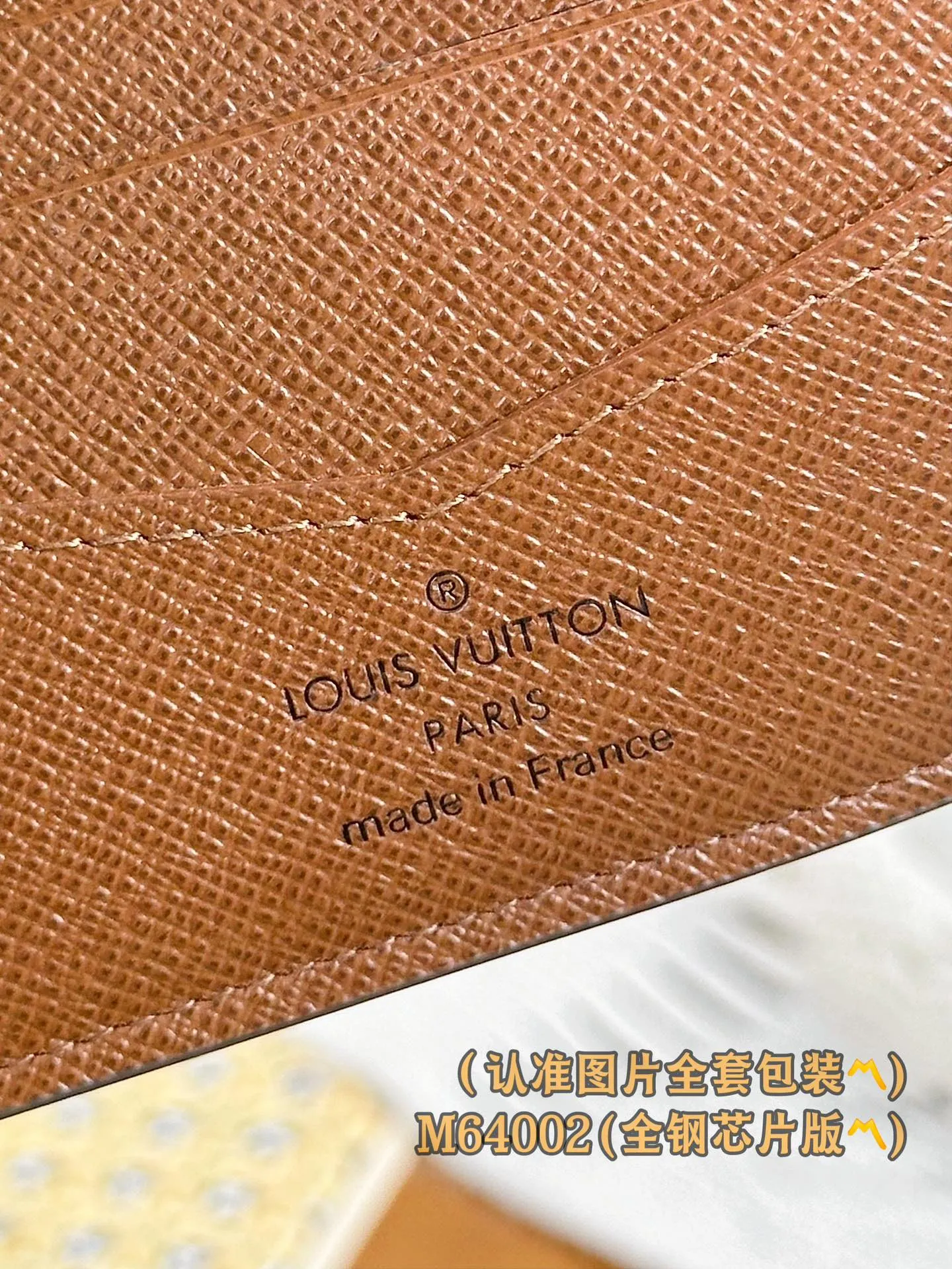 M64002 Presbyopia (〽️A-grade all-steel version〽️) personalized customization, code-changing chip! SLENDER ID WALLET Made of smooth Taiga leather, this wallet is small and slim enough to hold everyday essentials, yet easily stows away in a front or back pocket. This wallet features a transparent compartment for ID. 11.0 x 8.5 x 1.0 cm (length x height x width). Special grade 210