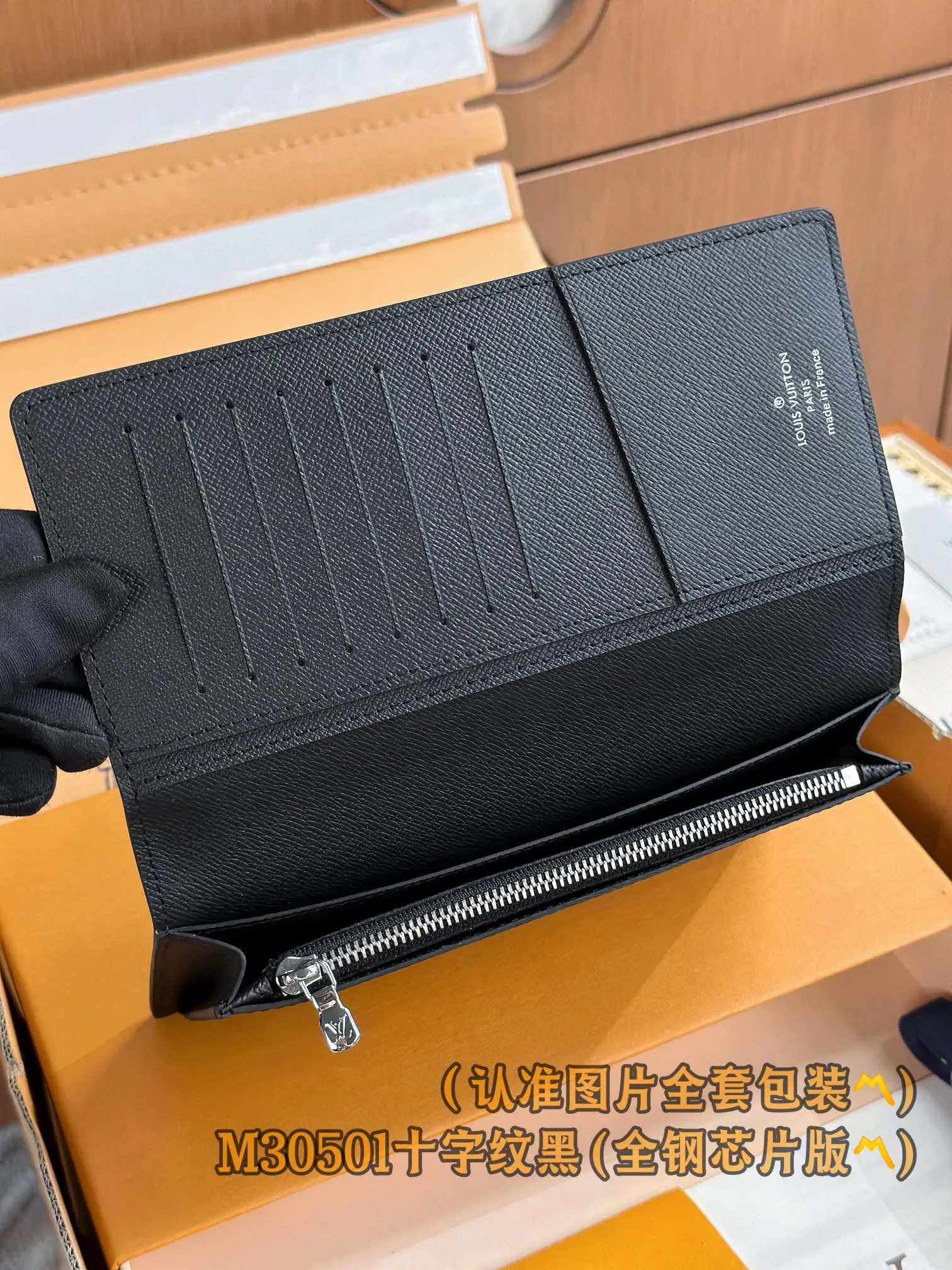 M30501 Cross Pattern Black (〽️Grade A All Steel〽️) personalized customized version! Brazza wallet, this Brazza wallet comes from Louis Vuitton's earliest men's series - Taïga leather series. The practical design features multiple pockets, compartments and compartments. 10 x 19 x 2 cm (length x height x width). Special grade 320