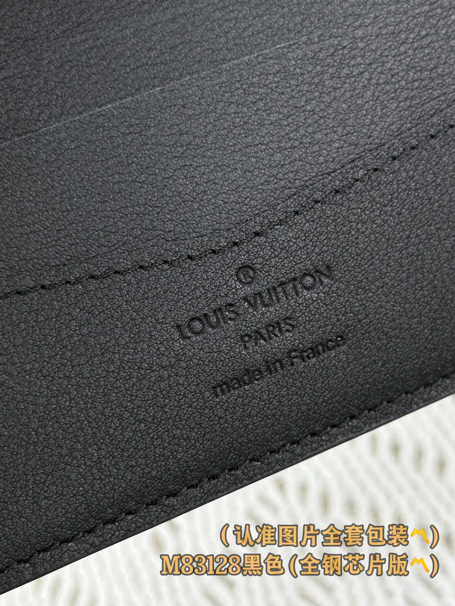 M83128 black (〽️A-grade all-steel version〽️) personalized customization, transcoding chip! Concave-convex LOLG Multiple Wallet This LV Aerogram reinterprets the classic Multiple wallet in a simple and elegant style. The design is made of black calfskin with special kneading techniques, highlighting the luxurious grain, and the LV logo adds delicate brand elements. Stylish yet functional, the wallet is the perfect accessory to complement any LV Aerogram bag.  11.5 x 9 x 1.5 cm. (length x height x width). Special grade 270