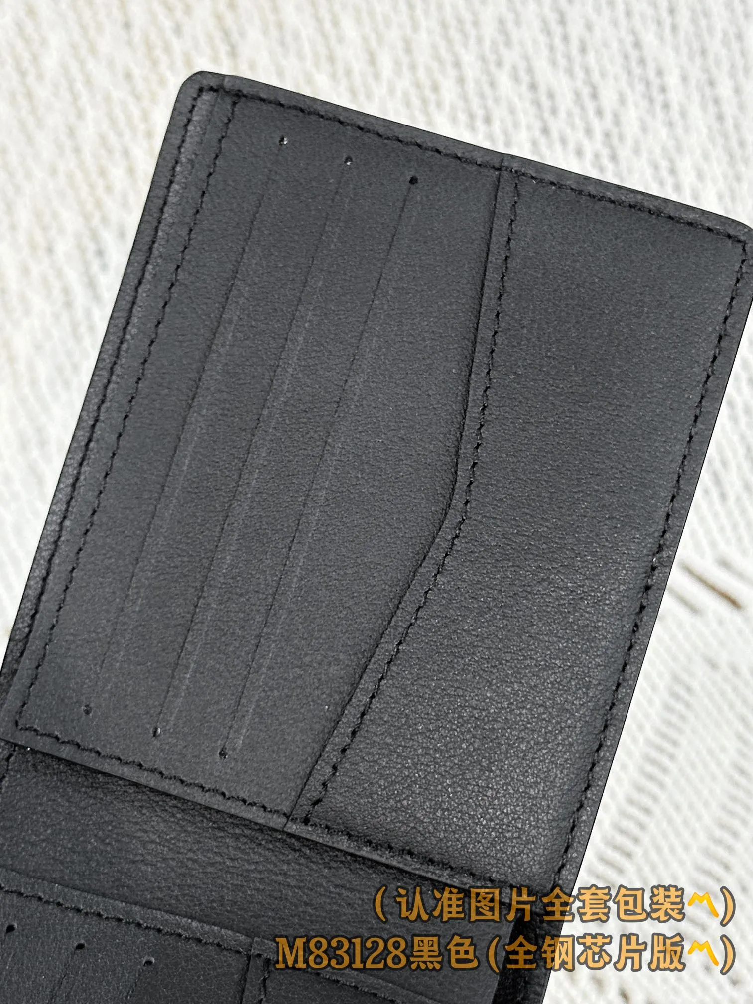 M83128 black (〽️A-grade all-steel version〽️) personalized customization, transcoding chip! Concave-convex LOLG Multiple Wallet This LV Aerogram reinterprets the classic Multiple wallet in a simple and elegant style. The design is made of black calfskin with special kneading techniques, highlighting the luxurious grain, and the LV logo adds delicate brand elements. Stylish yet functional, the wallet is the perfect accessory to complement any LV Aerogram bag.  11.5 x 9 x 1.5 cm. (length x height x width). Special grade 270