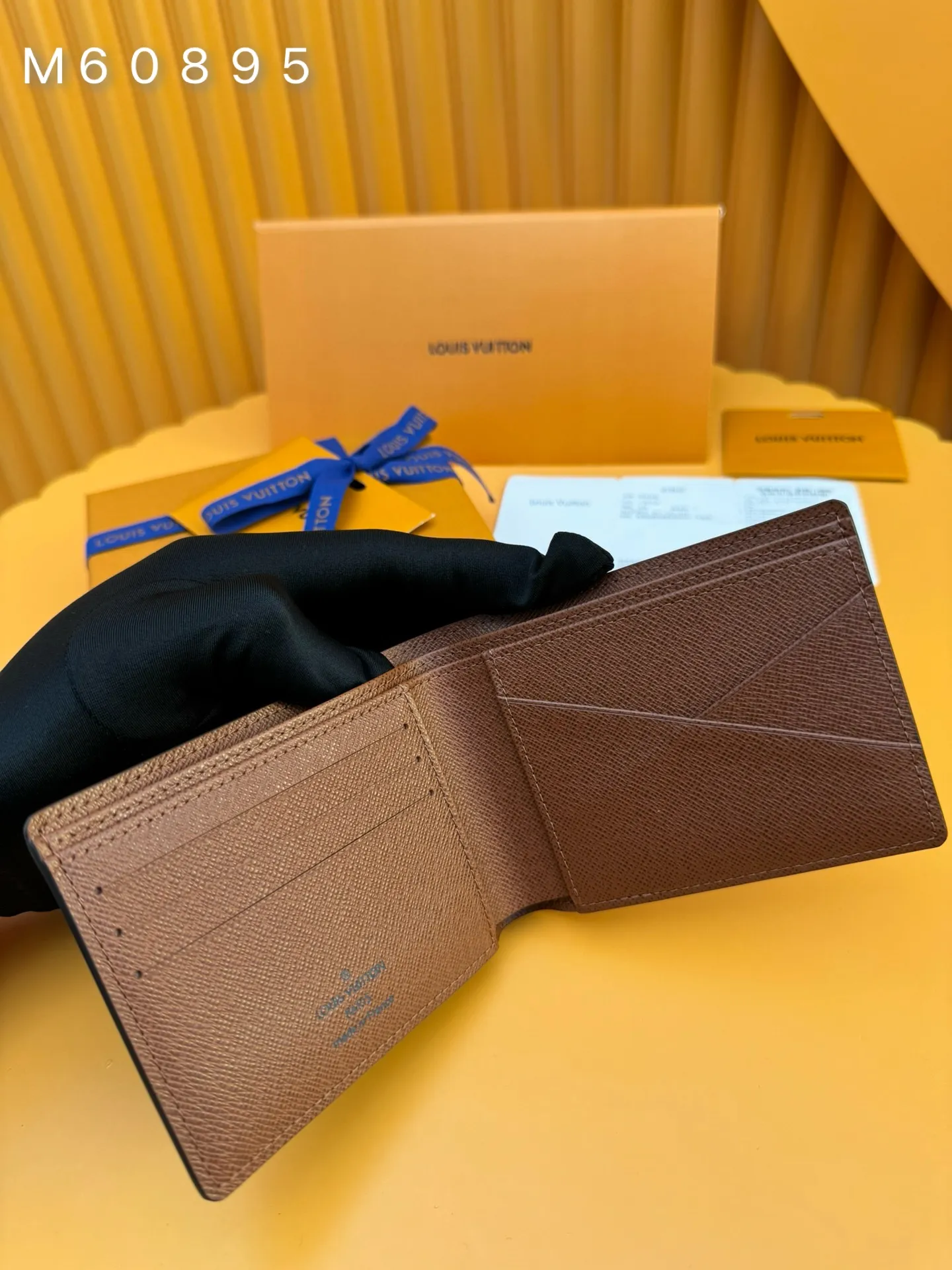 M60895 "Special Class Duty Free" ♻️[Official special edition·First-class material·All-steel hardware·Anti-counterfeiting chip·Full set of packaging] The wallet is made of canvas and has multiple pockets for placing credit cards, banknotes, and invoices. 11.5x9x1.5cm 💰420