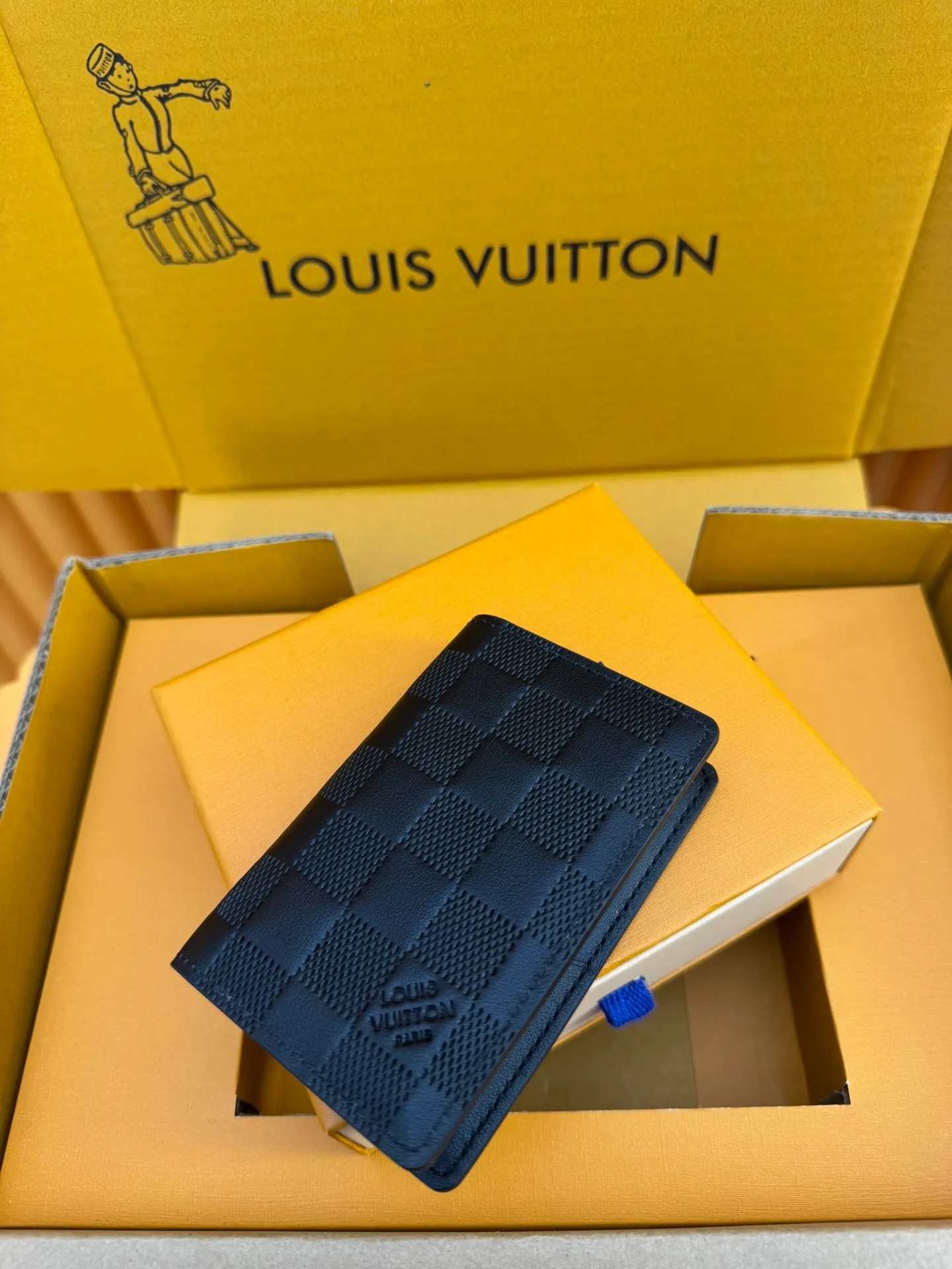 N63197 "Special Class Duty Free" ♻️[Official special edition·First-class material·All-steel hardware·Anti-counterfeiting chip·Full set of packaging] About, the pocket organizer is both practical and elegant. Very soft Damier Infini leather is exquisitely inlaid with legendary home patterns, enhancing a masculine and sophisticated look. 7.5x11x1cm 💰480