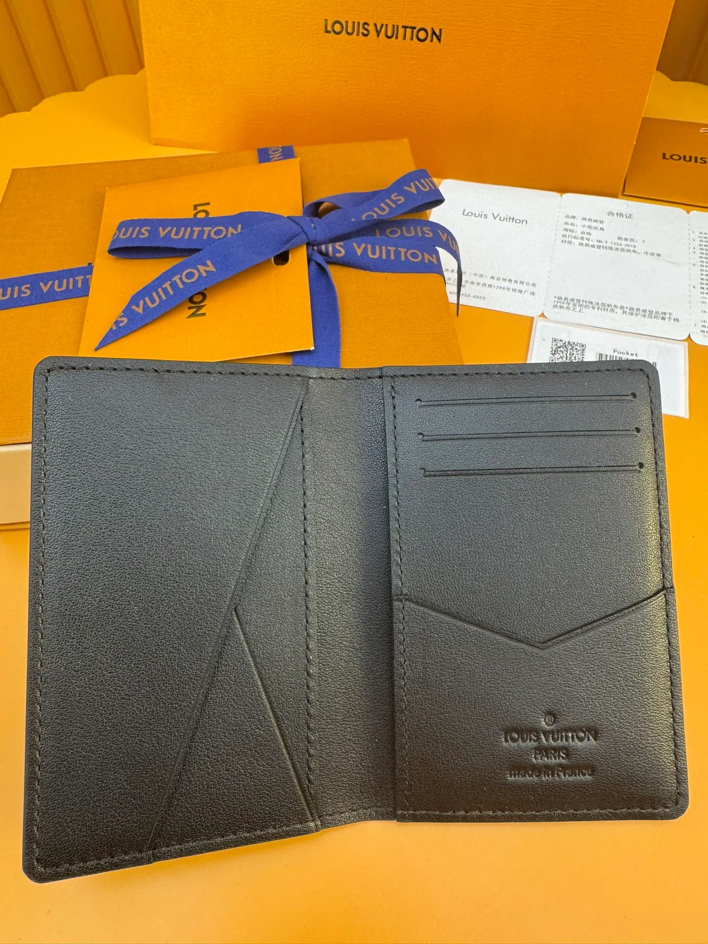 N63197 "Special Class Duty Free" ♻️[Official special edition·First-class material·All-steel hardware·Anti-counterfeiting chip·Full set of packaging] About, the pocket organizer is both practical and elegant. Very soft Damier Infini leather is exquisitely inlaid with legendary home patterns, enhancing a masculine and sophisticated look. 7.5x11x1cm 💰480