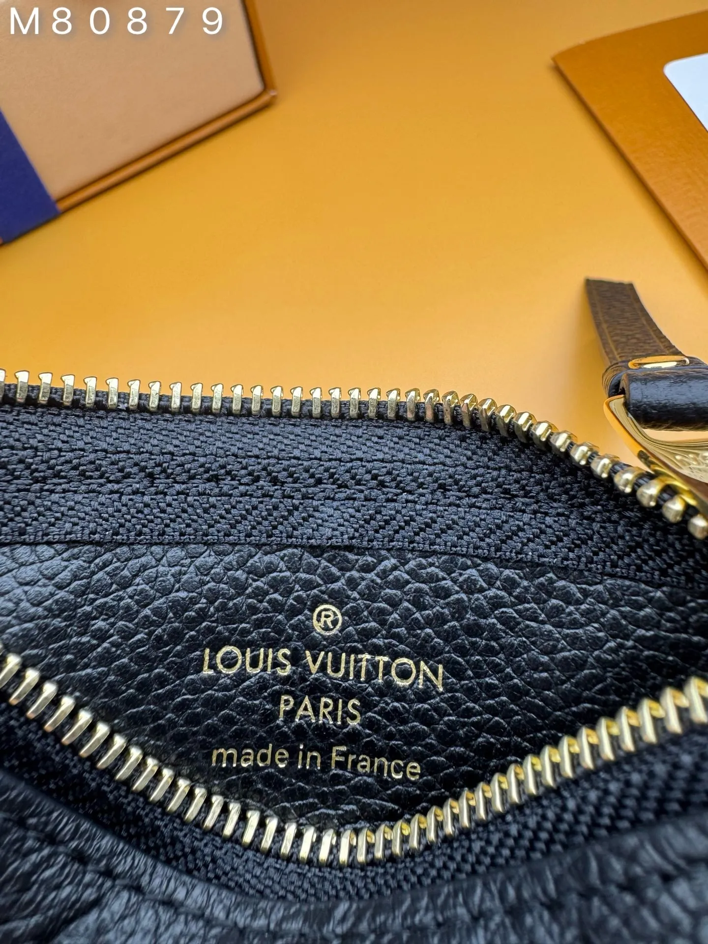 M80879 "Special Duty Free" ♻️ [Official special edition·First-class material·All-steel hardware·Anti-counterfeiting chip·Full set of packaging] This key bag is made of Monogram Empreinte leather embossed with the classic Monogram pattern, which combines practical functions with elegant style. The zipper securely protects cash and cards, and the hook and chain fasten to a bag or belt. 12x7x1.5cm 💰480