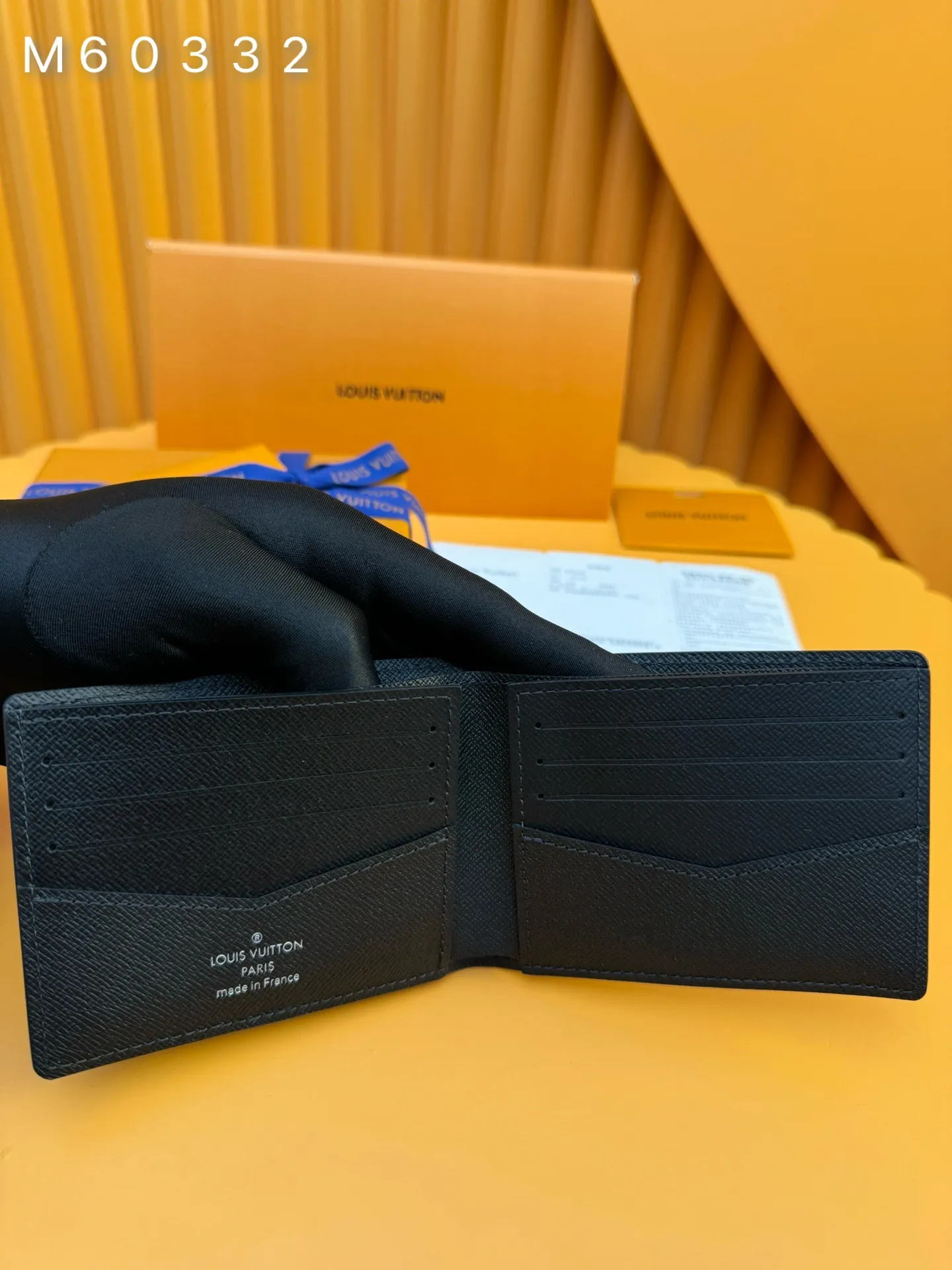 M60332 "Special Duty Free" ♻️[Official special edition·First-class material·All steel hardware·French chips·Full set of packaging] The end of the name, the natural end. Delightfully compact and slim, this sophisticated Epi leather wallet will hold your essentials and fit easily into your pocket. 11x8.5x2cm 💰440
