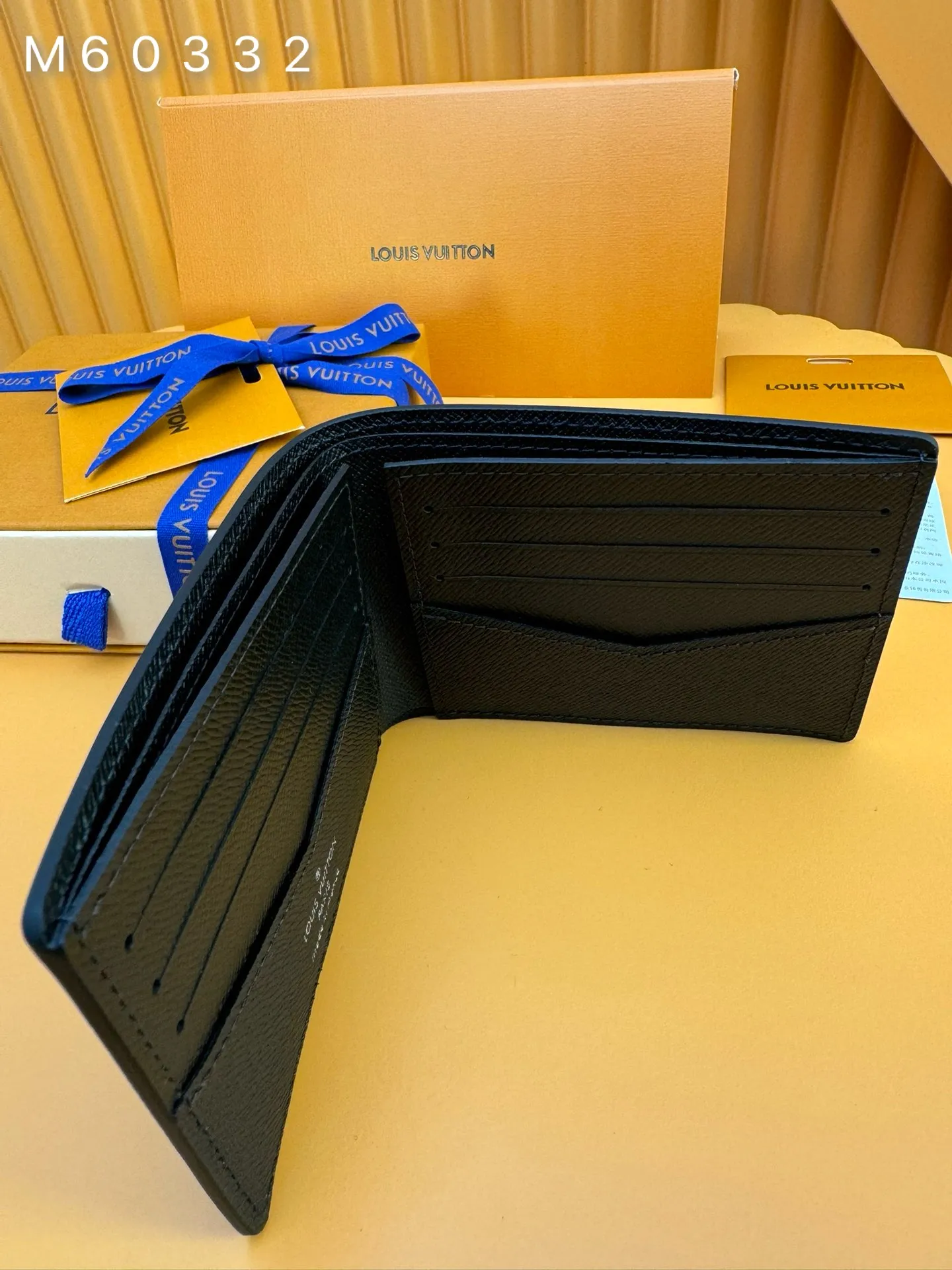 M60332 "Special Duty Free" ♻️[Official special edition·First-class material·All steel hardware·French chips·Full set of packaging] The end of the name, the natural end. Delightfully compact and slim, this sophisticated Epi leather wallet will hold your essentials and fit easily into your pocket. 11x8.5x2cm 💰440