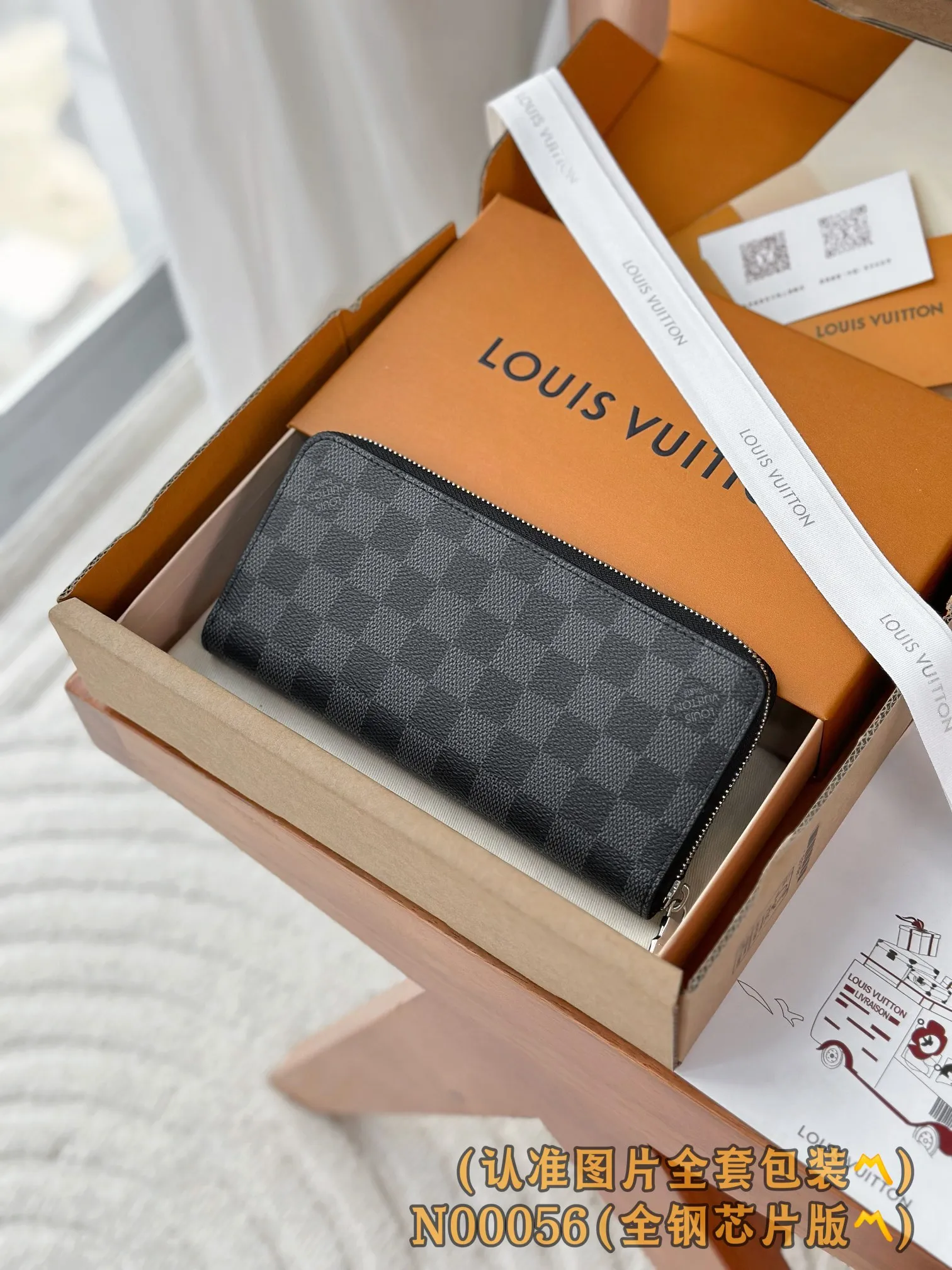 N00056 Heige (〽️A grade all steel〽️) personalized customized version! 163 transcoding chip, ZIPPY HORIZONTAL wallet! This Zippy Horizontal wallet is made of Monogram Eclipse canvas with bright metal parts, recreating the classic Zippy Vertical wallet in a horizontal configuration. A wraparound zipper opens the main compartment, and a central zipper pocket, card slots on both sides, and receipt compartments add to the functionality.  10 x 2.5 x 21 cm (height x width x length). 💰720