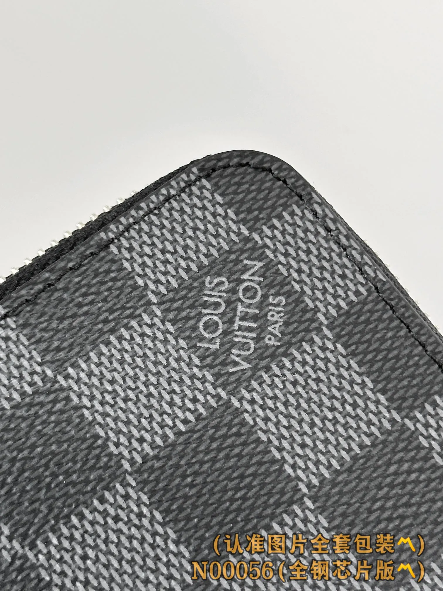 N00056 Heige (〽️A grade all steel〽️) personalized customized version! 163 transcoding chip, ZIPPY HORIZONTAL wallet! This Zippy Horizontal wallet is made of Monogram Eclipse canvas with bright metal parts, recreating the classic Zippy Vertical wallet in a horizontal configuration. A wraparound zipper opens the main compartment, and a central zipper pocket, card slots on both sides, and receipt compartments add to the functionality.  10 x 2.5 x 21 cm (height x width x length). 💰720
