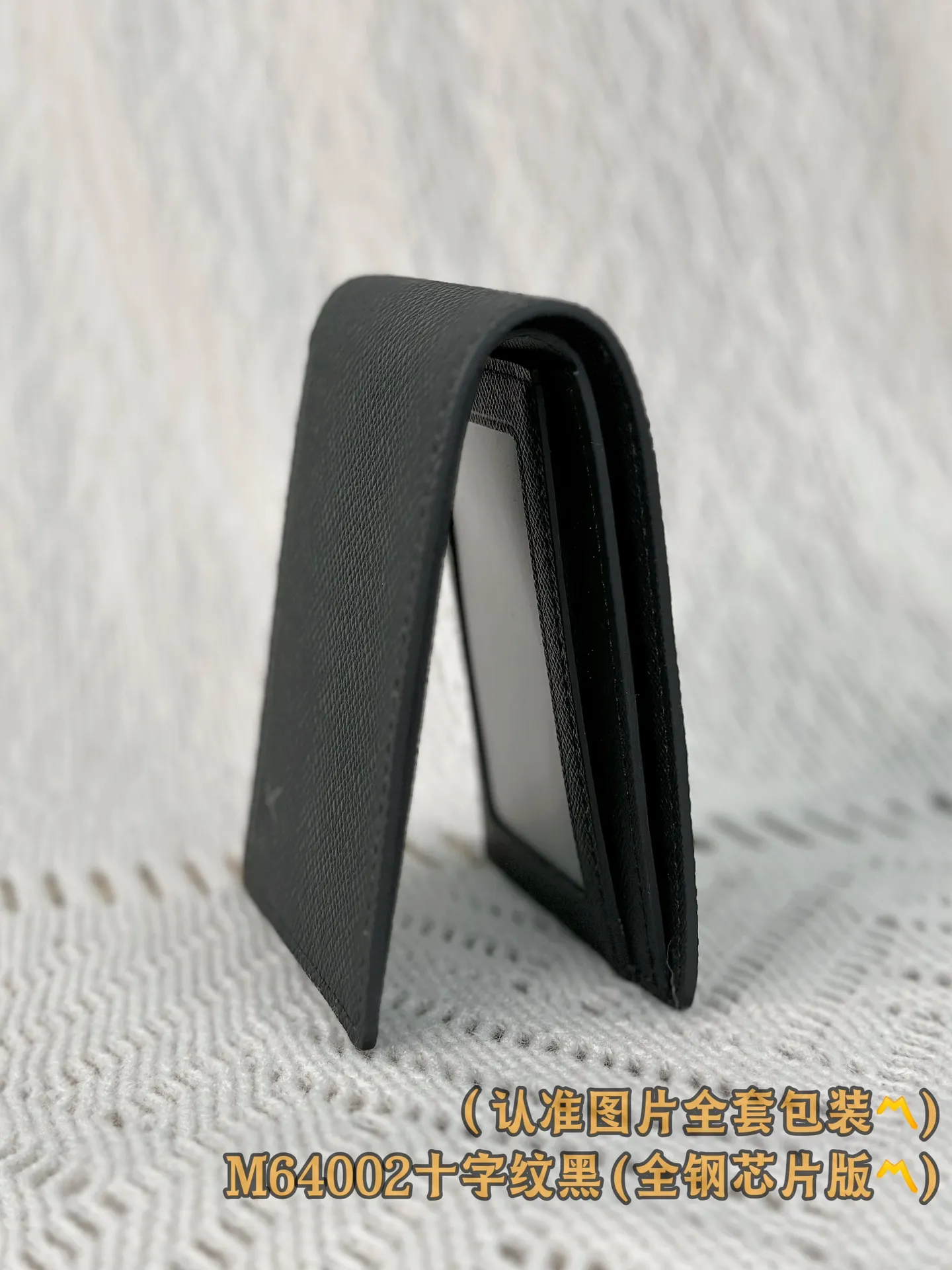 M64002 Cross Pattern (〽️Grade A Full Steel Version〽️) personalized customization, code change chip! SLENDER ID WALLET Made of smooth Taiga leather, this wallet is small and slim enough to hold everyday essentials, yet easily stows away in a front or back pocket. This wallet features a transparent compartment for ID. 11.0 x 8.5 x 1.0 cm (length x height x width). Special grade 240