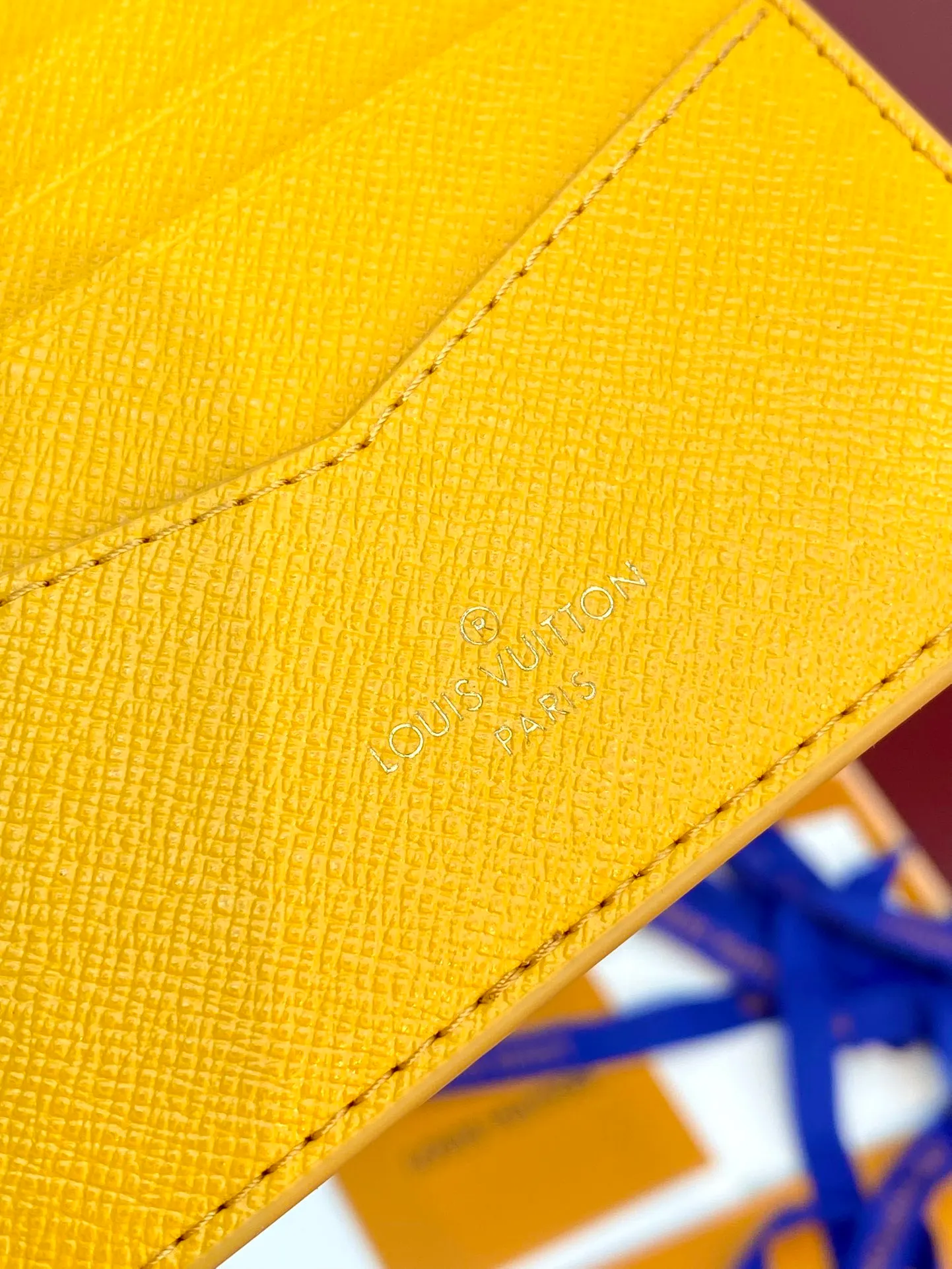 M12657 Yellow! MULTIPLE Wallet, this Multiple wallet is made of Monogram Heritage canvas to release a modern style, delicately showing the original Damier pattern details such as vertical and horizontal textures and Marque L.Vuitton Déposée logo.  9 x 1.5 x 11.5 cm (H x W x Length). 💰340