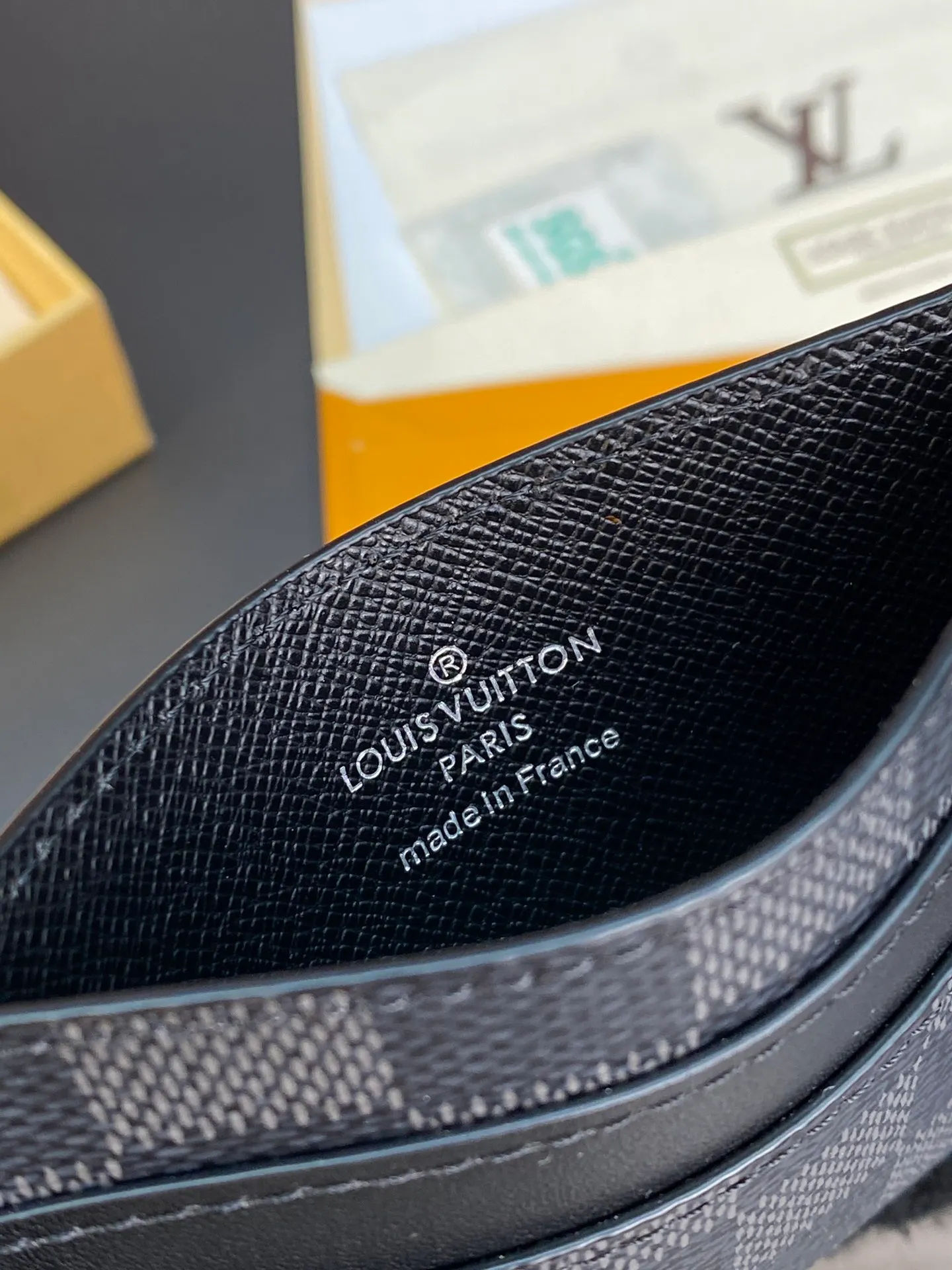 M62170 black grid! The Neo card holder in Monogram Macassar canvas is the perfect way to carry important cards. Leather trimmings enhance the classic Louis Vuitton pattern. Detailed features 11 x 7 x 0.6 cm 💰240