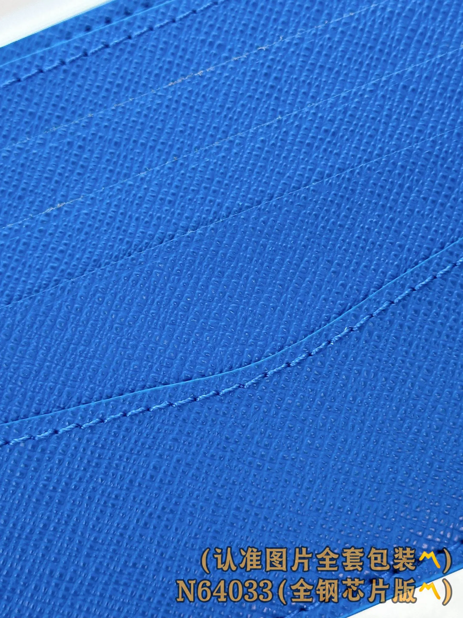 N64033 blue (〽️Grade A all-steel〽️) personalized customized version! Changing code core version! MULTIPLE Short Clip Multiple wallet is made of Monogram canvas and Taïga leather to create a layered color effect and outline simple lines. It contains multiple compartments and card slots, which can store bank cards, bills and banknotes, and can be easily placed in most pockets. Size: 12/9cm. 💰440