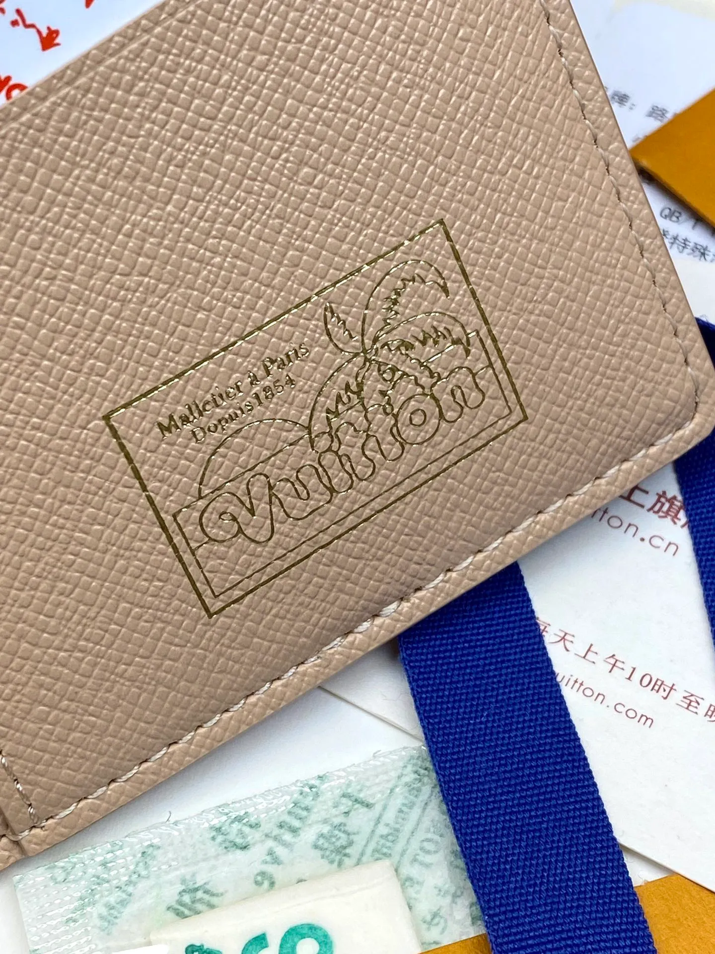 M61697 Skateboard 🛹 Khaki! Crafted from the new signature Monogram Eclipse canvas, this tough wallet is small enough to fit into a jacket's breast pocket while easily holding coins, credit cards and receipts. Size: 19X10cm. 💰420