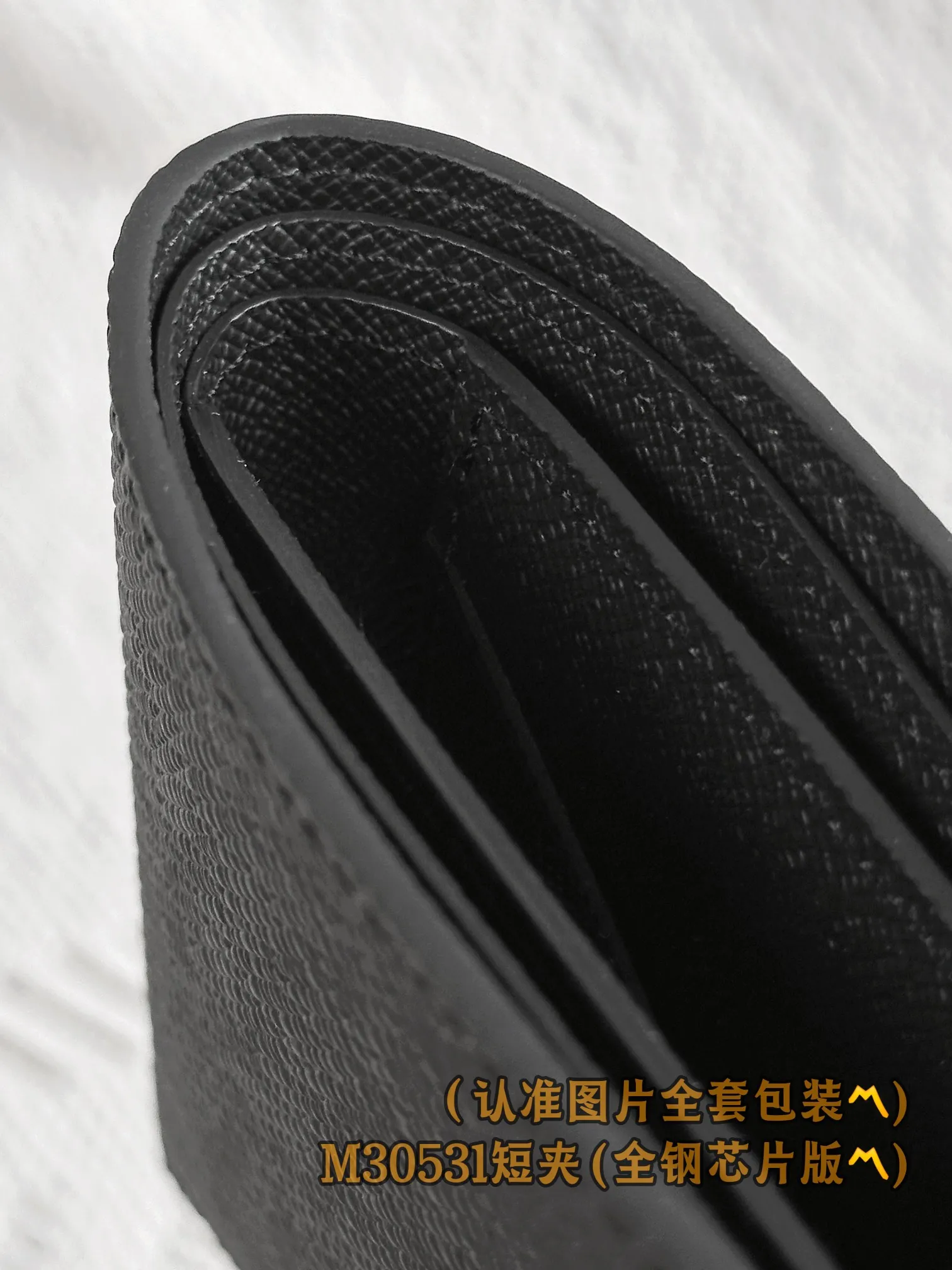 M30531 short clip! (〽️A grade all steel〽️) personalized customized version! Multiple wallet, Louis Vuitton's Multiple wallet is small and compact in design, but enough to hold credit cards, banknotes, documents, etc. This wallet comes from Louis Vuitton’s earliest men’s collection, the Taïga leather collection.  11.5 x 9 x 1.5 cm (length x height x width) Premium 230
