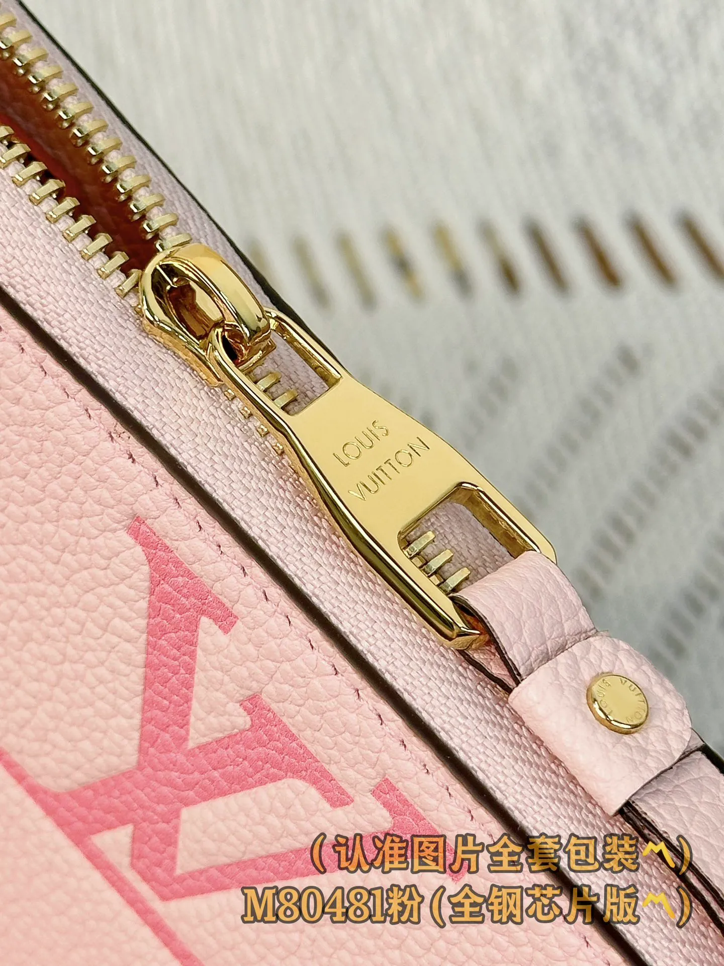 M80481 pink silk screen (〽️A grade all steel〽️) personalized customized version! (All made of imported cowhide materials, the leather feels very delicate🪡👍) Zipper wallet, this zipper wallet is made of two-color Monogram Empreinte leather, and the Monogram pattern is embossed and printed on the calfskin. The zipper wallet adopts a safe and practical full zipper closure design, equipped with multiple internal pockets, compartments and credit card slots. It has become Louis Vuitton's classic wallet style with its exquisite design. 19.5 x 10.5 x 2.5 cm (length x height x width). Special grade 440
