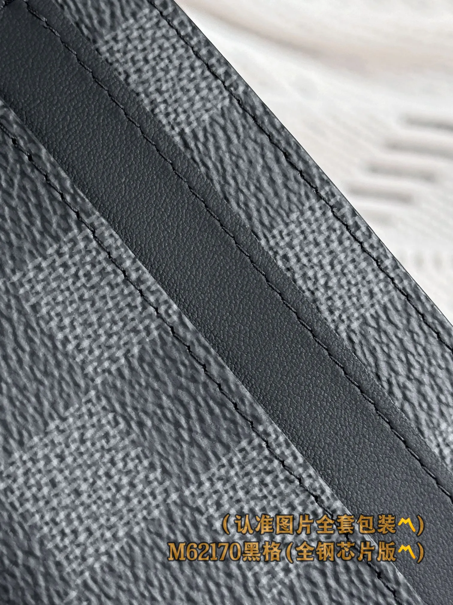 M62170 Heige (〽️Grade A all-steel〽️) personalized customized version! Transcoding chip, Double card holder This compact and stylish card holder is made of the brand's latest Monogram Eclipse coated canvas and can be easily stored in a pocket. It has four compartments and a central pocket, which can hold credit cards, tickets and business cards. 11 x 7 x 1.5 cm (length x height x width). Special grade 180