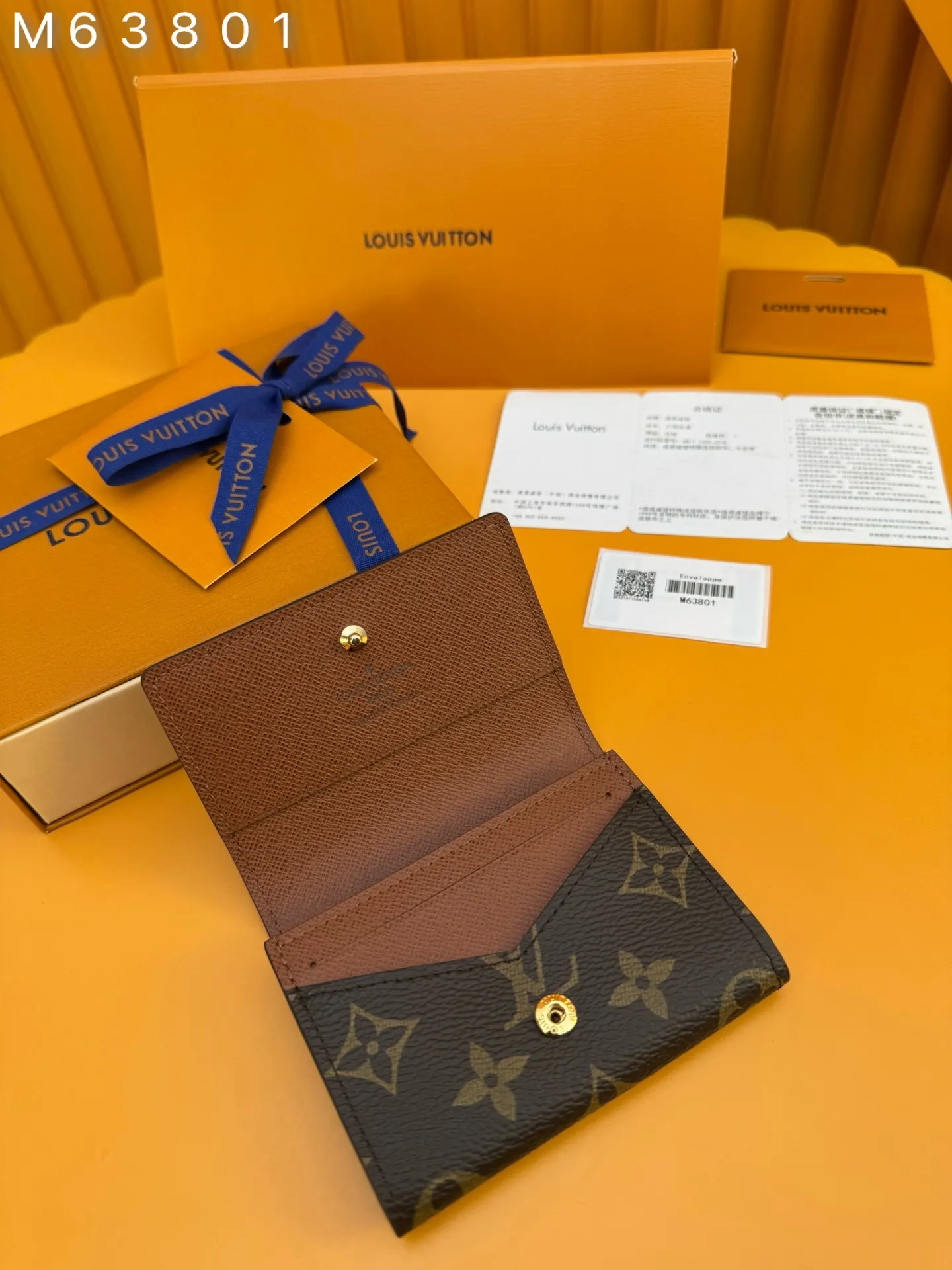M63801 "Special Class Duty Free" ♻️[Official Edition·First Class Material·All Steel Hardware·French Chip·Complete Packaging] Made of classic coated canvas, this business card holder allows you to carry your business cards or credit cards with you delicately, and can be easily stored in almost any pocket, with snap closure. 10.5X8.0cm 💰380