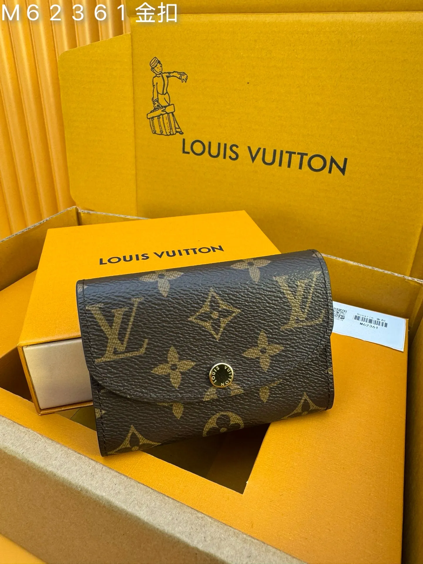 M62361 Gold Buckle "Special Duty Free" ♻️ [Official special edition·First-class material·All-steel hardware·French chip·Full set of packaging] Small and exquisite but extremely practical, this colorful envelope-style coin purse is the perfect companion for modern women in urban life. It is compact and can be easily carried in a bag or even a pocket. 11X8x2.5cm 💰440