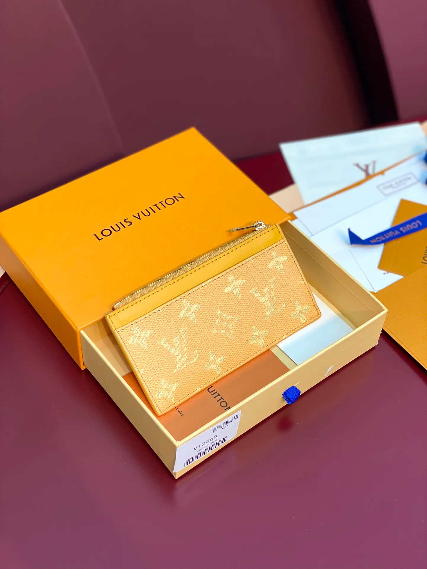 M12660 yellow! COIN card holder, Pharrell Williams draws on the traditional elements of the brand's Damier print. This time, the Coin card holder incorporates criss-crossing textures and the Marque L.Vuitton Déposée logo, creatively reshaping the classic Monogram pattern, combining practical function and elegant style.  14.5 x 1 x 8 cm (height x width x length). 💰320