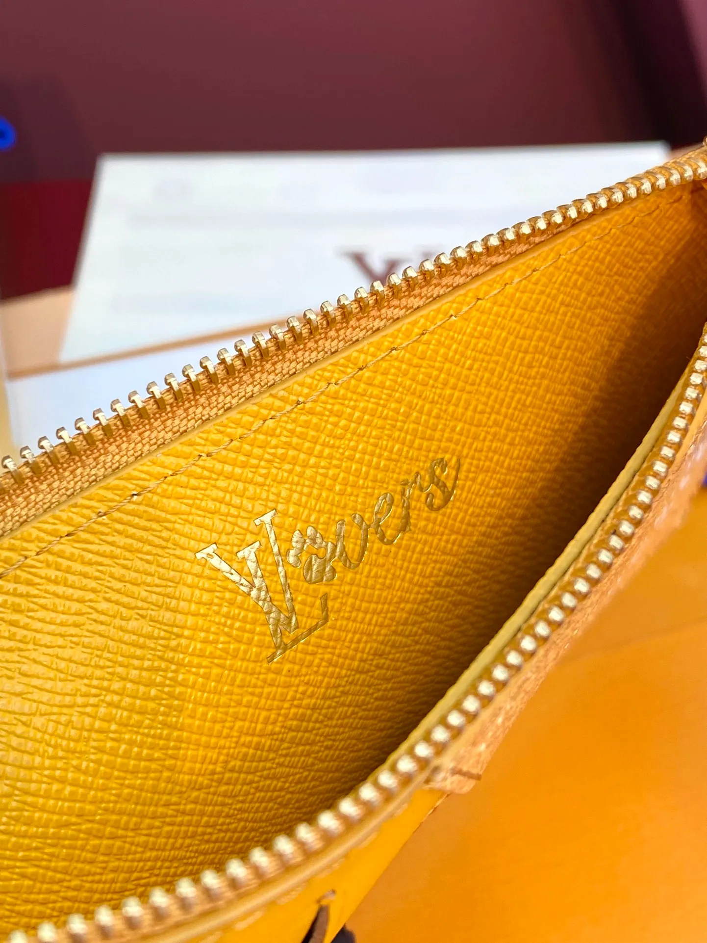 M12660 yellow! COIN card holder, Pharrell Williams draws on the traditional elements of the brand's Damier print. This time, the Coin card holder incorporates criss-crossing textures and the Marque L.Vuitton Déposée logo, creatively reshaping the classic Monogram pattern, combining practical function and elegant style.  14.5 x 1 x 8 cm (height x width x length). 💰320