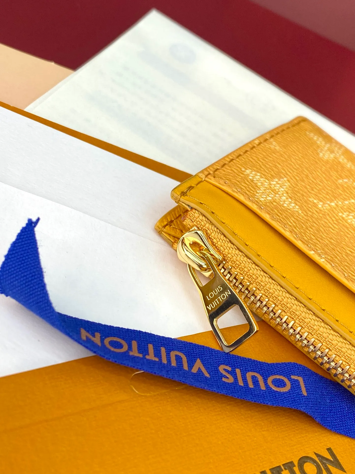 M12660 yellow! COIN card holder, Pharrell Williams draws on the traditional elements of the brand's Damier print. This time, the Coin card holder incorporates criss-crossing textures and the Marque L.Vuitton Déposée logo, creatively reshaping the classic Monogram pattern, combining practical function and elegant style.  14.5 x 1 x 8 cm (height x width x length). 💰320
