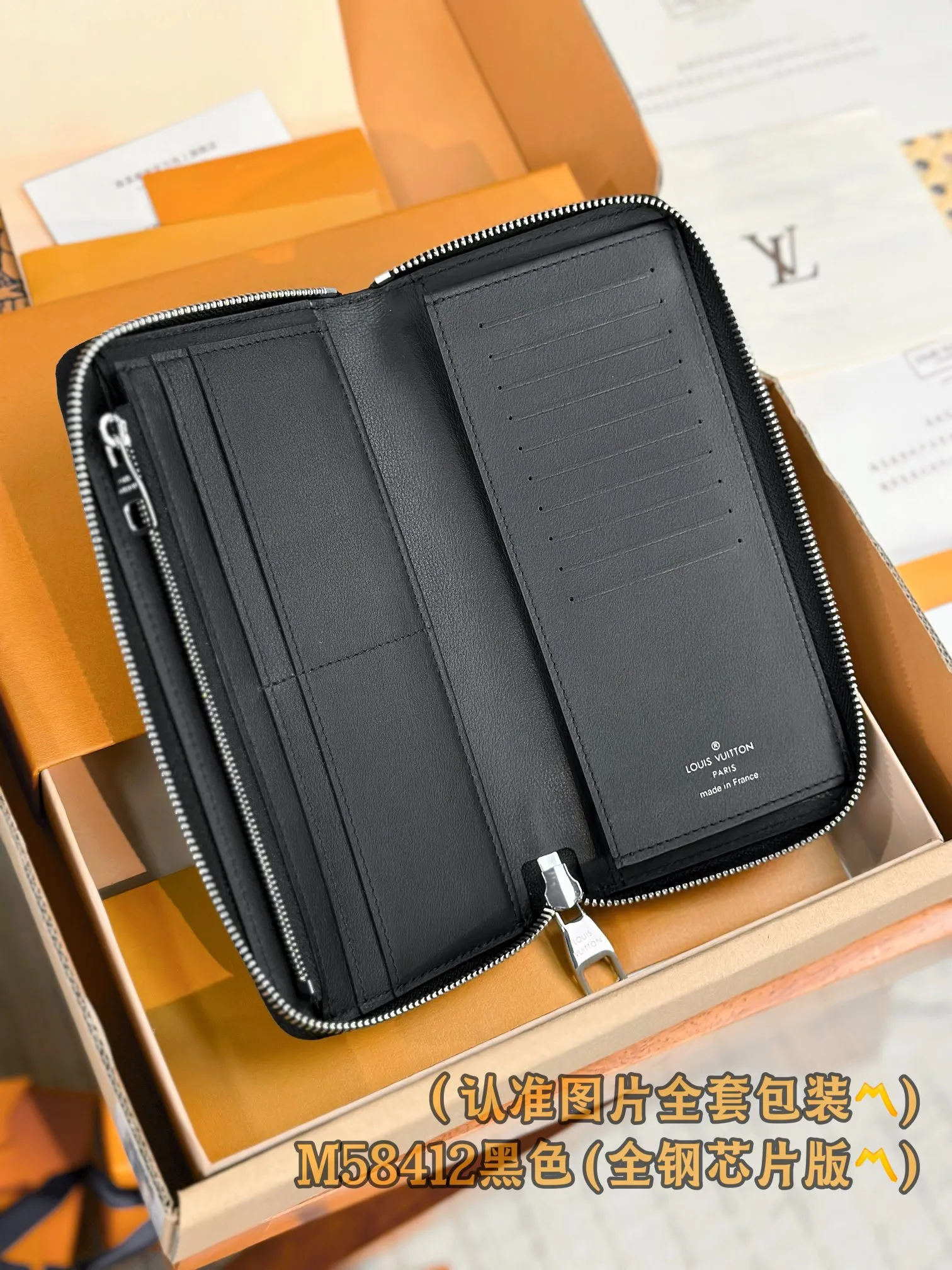 M58412 black (〽️A-grade all-steel version〽️) personalized customization, transcoding chip! Zipper Wallet LV Aerogram leather gives this zipper wallet a low-key brand style and elegance. The black cowhide leather is exquisitely crafted and soft, just like the air mail paper of the past. It is decorated with the LV Initials logo in the same color metal, making it more stylish. The style features a secure zipper closure and a spacious interior, making it an ideal style for fashionable men who prefer an all-in-one wallet.  10 x 20 x 2 cm (length x height x width). Special 400