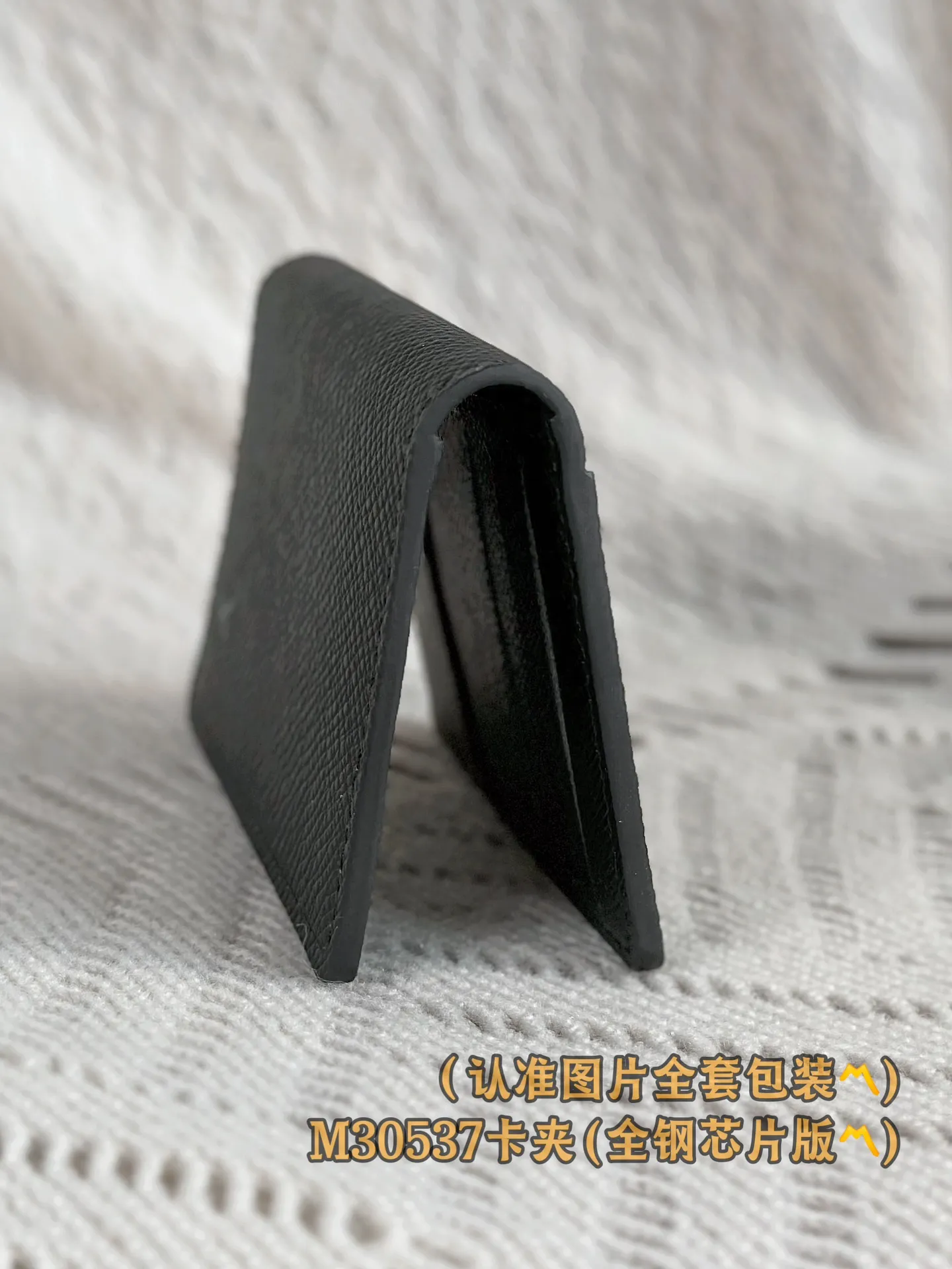 M30537 card holder! (〽️A grade all steel〽️) personalized customized version! Pocket Wallet, Louis Vuitton's compact Pocket Wallet is the ideal all-in-one wallet for credit cards, banknotes and ID. This wallet comes from Louis Vuitton’s earliest men’s collection, the Taïga leather collection.  7.5 x 11 x 1 cm (length x height x width). Special grade 220