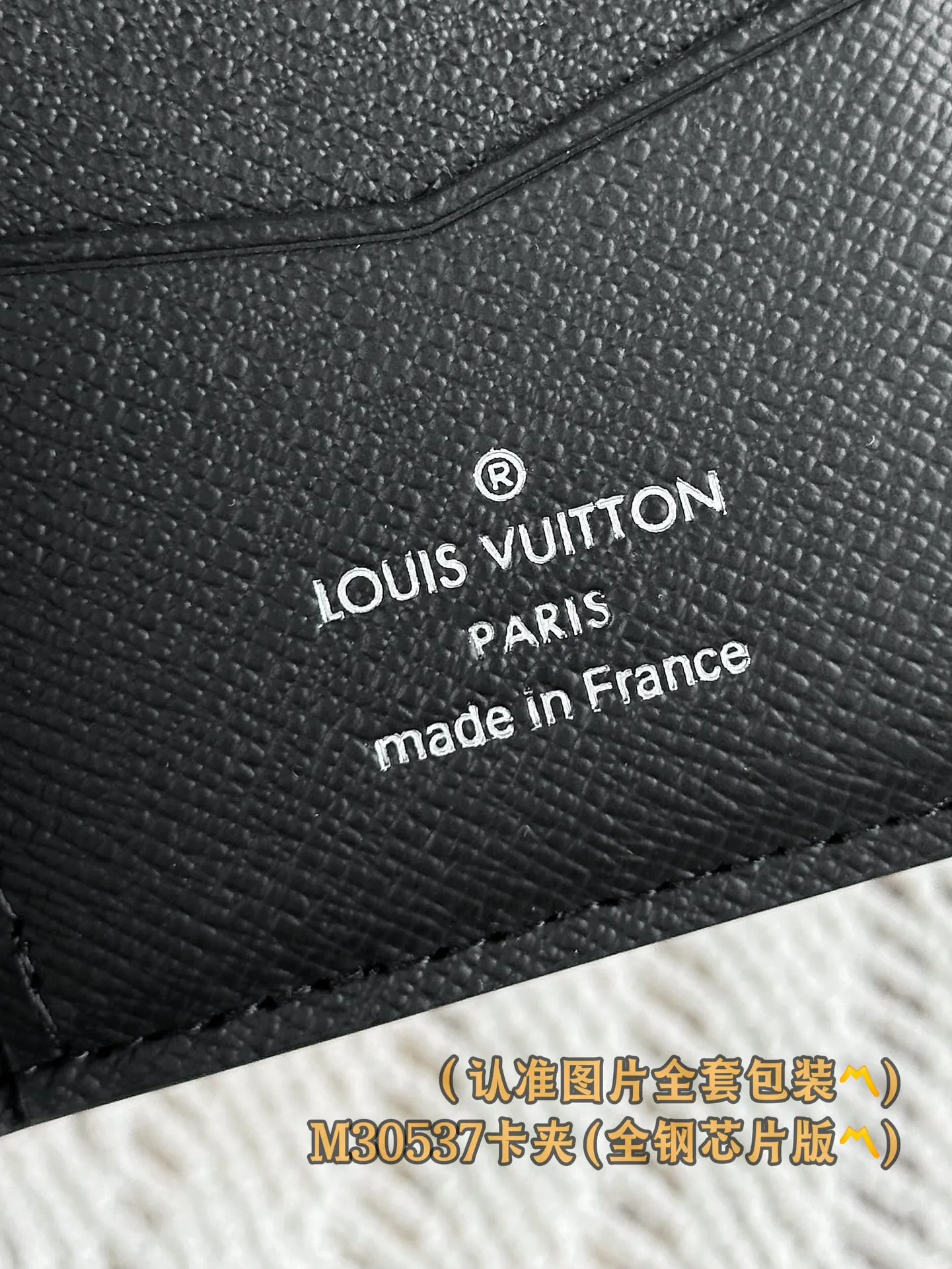 M30537 card holder! (〽️A grade all steel〽️) personalized customized version! Pocket Wallet, Louis Vuitton's compact Pocket Wallet is the ideal all-in-one wallet for credit cards, banknotes and ID. This wallet comes from Louis Vuitton’s earliest men’s collection, the Taïga leather collection.  7.5 x 11 x 1 cm (length x height x width). Special grade 220