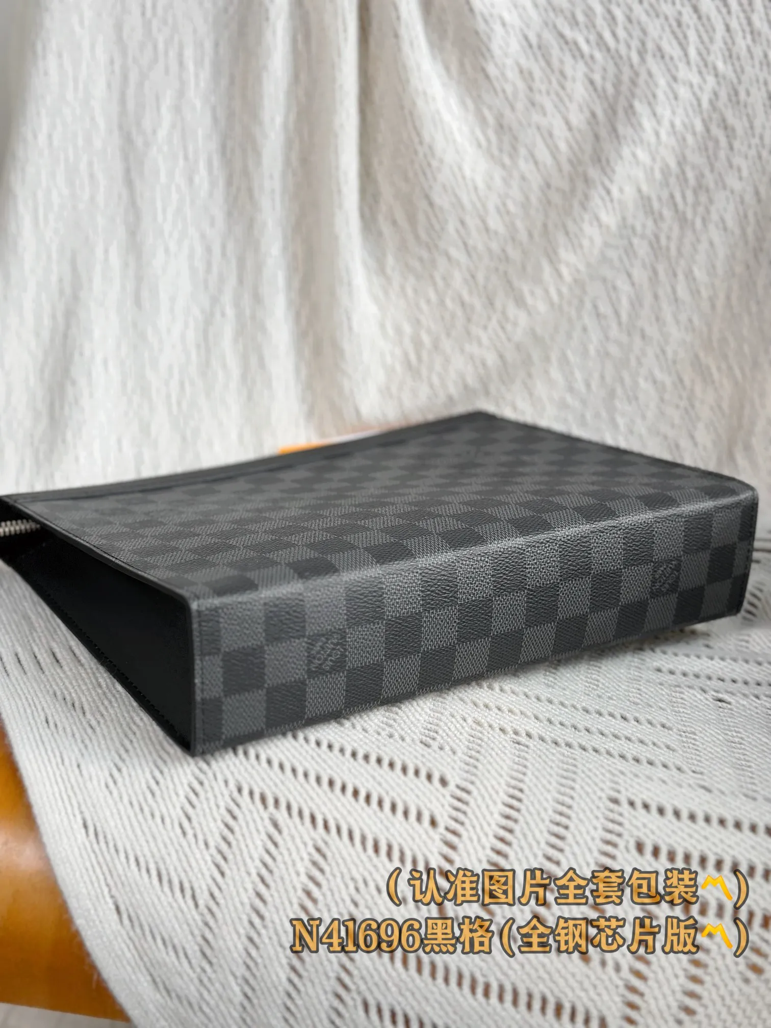 N41696 Haig! (〽️A grade all steel〽️) personalized customized version! Pochette Voyage MM, compact, versatile and fashionable, this Pochette Voyage MM is made of Damier Graphite coated canvas. It can be stored in a handbag as a small travel bag, or can be held in hand to create a fashionable look. The interior is spacious and features an accordion pleat design for easy access to items.  27 x 21 x 6 cm (length x height x width). Special grade 430