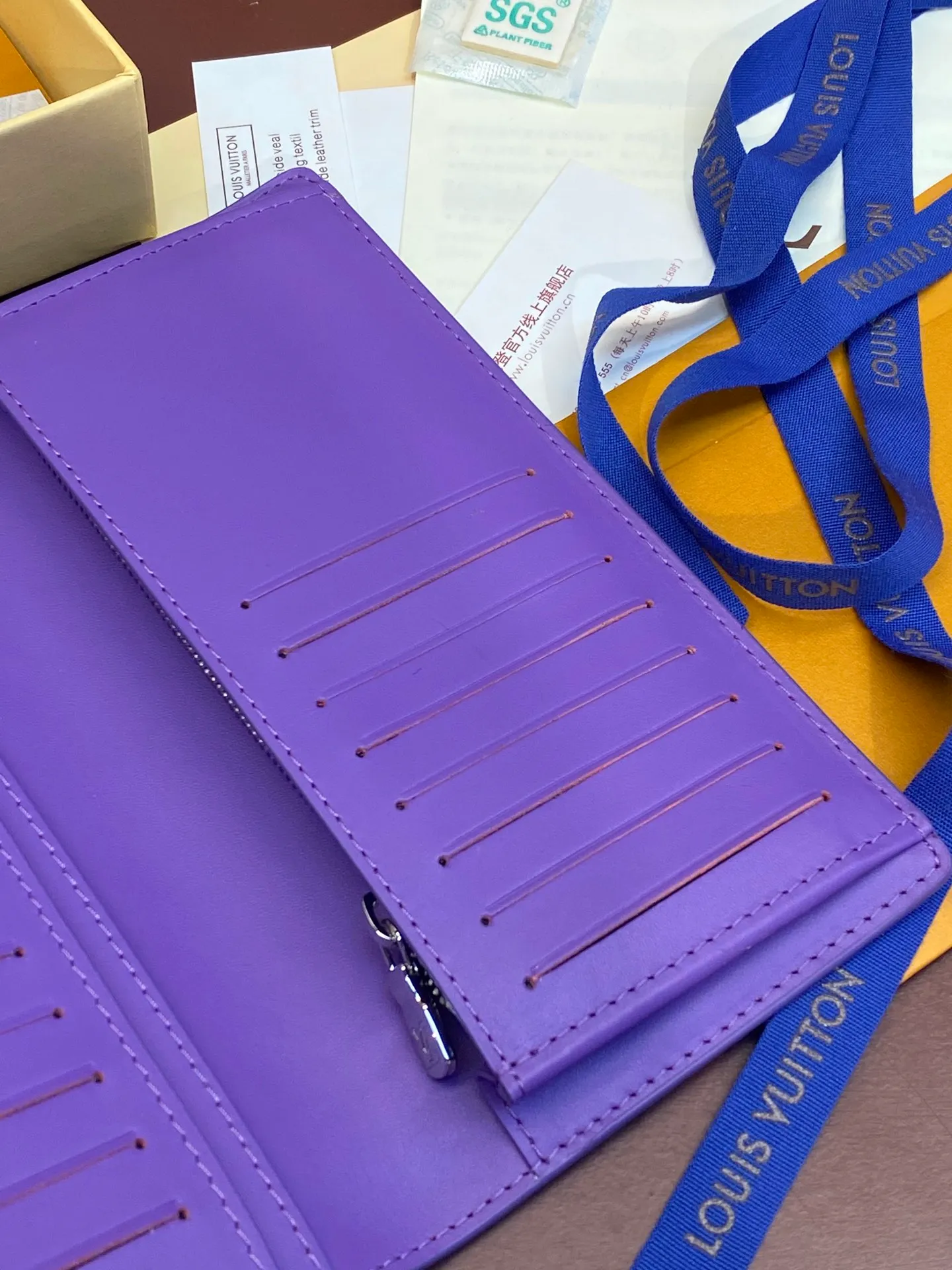 💰 480 M69038 Purple! The chip version, (made of top-grain cowhide) Brazza wallet is made of soft Taurillon leather embossed with the Monogram pattern. It has various card slots, pockets and a large zippered coin compartment. It has ample capacity and can easily fit in most jacket pockets. Dimensions 10 x 19 x 2 cm (length x height x width).